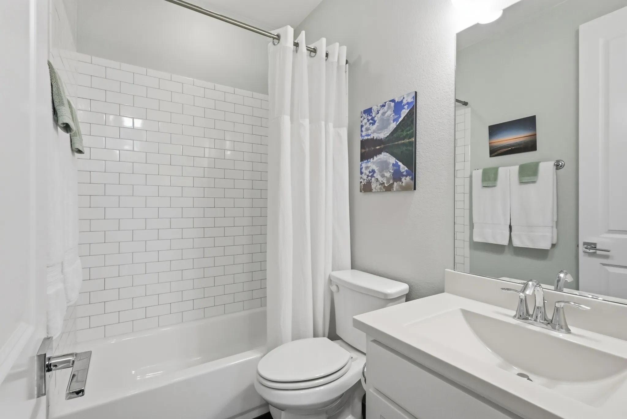 Single Family Residence For Sale in Denton County , 527 Sandy Lane, Flower Mound, Texas 75022, 3 Bedroom, 4 Bathroom, 2 Garage spaces, 2,500 Sqft, built in 2017, mls#21398830, Real Estate Agent in Flower Mound, Homes For Sale in Denton county, Homes For Sale in Flower Mound, Realtor in Flower Mound Texas, Real Estate Brokerage Independent Realty Texas, Luminita Cordes Realtor