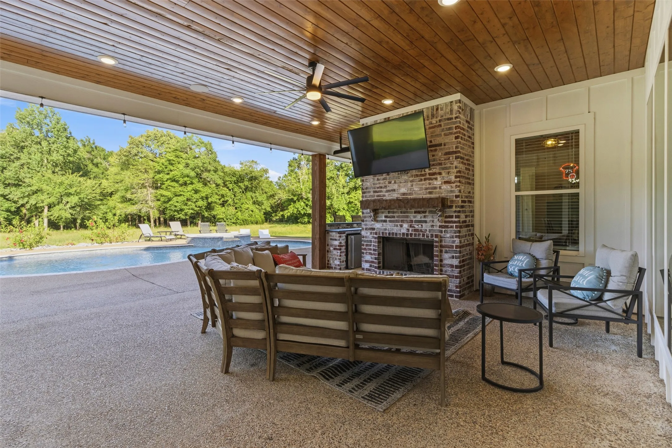 Single Family Residence For Sale in Upshur County , 317 Private Road 4351, Gilmer, Texas 75644, 5 Bedroom, 7 Bathroom, 3 Garage spaces, 3,484 Sqft, built in 2021, mls#21401161, Real Estate Agent in Gilmer, Homes For Sale in Upshur county, Homes For Sale in Gilmer, Realtor in Gilmer Texas, Real Estate Brokerage Independent Realty Texas, Luminita Cordes Realtor