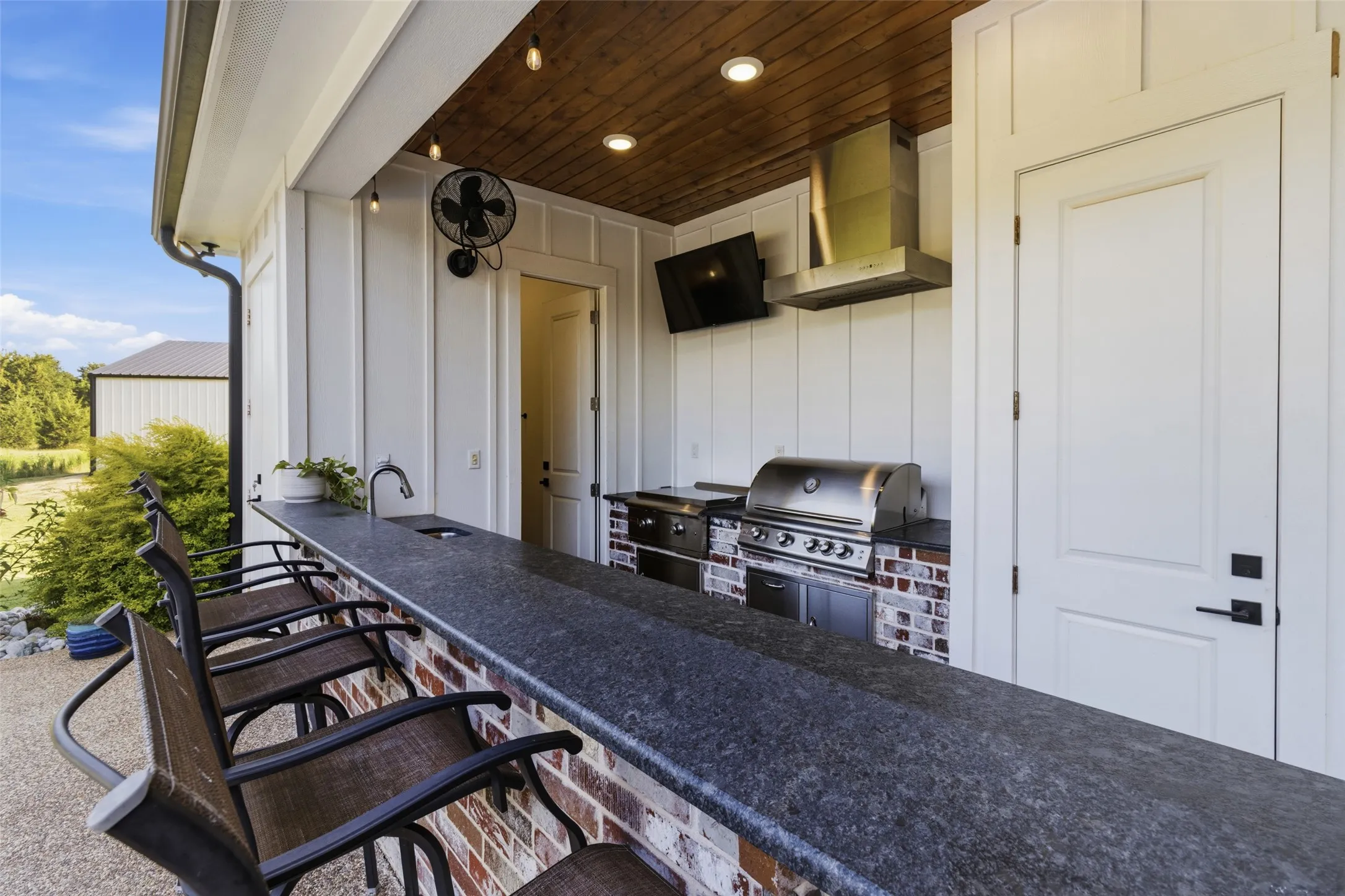 Outdoor Kitchen