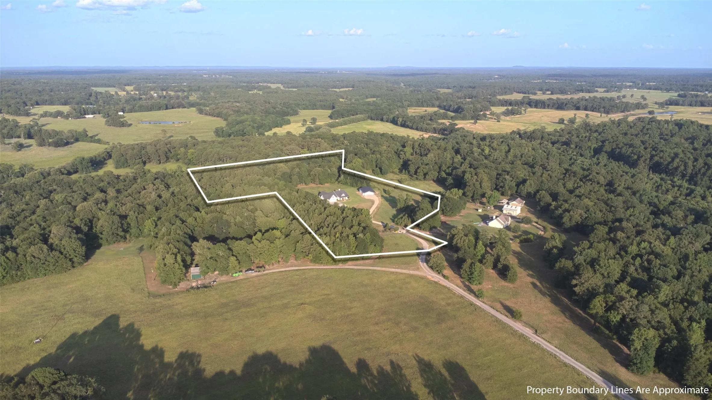 Single Family Residence For Sale in Upshur County , 317 Private Road 4351, Gilmer, Texas 75644, 5 Bedroom, 7 Bathroom, 3 Garage spaces, 3,484 Sqft, built in 2021, mls#21401161, Real Estate Agent in Gilmer, Homes For Sale in Upshur county, Homes For Sale in Gilmer, Realtor in Gilmer Texas, Real Estate Brokerage Independent Realty Texas, Luminita Cordes Realtor