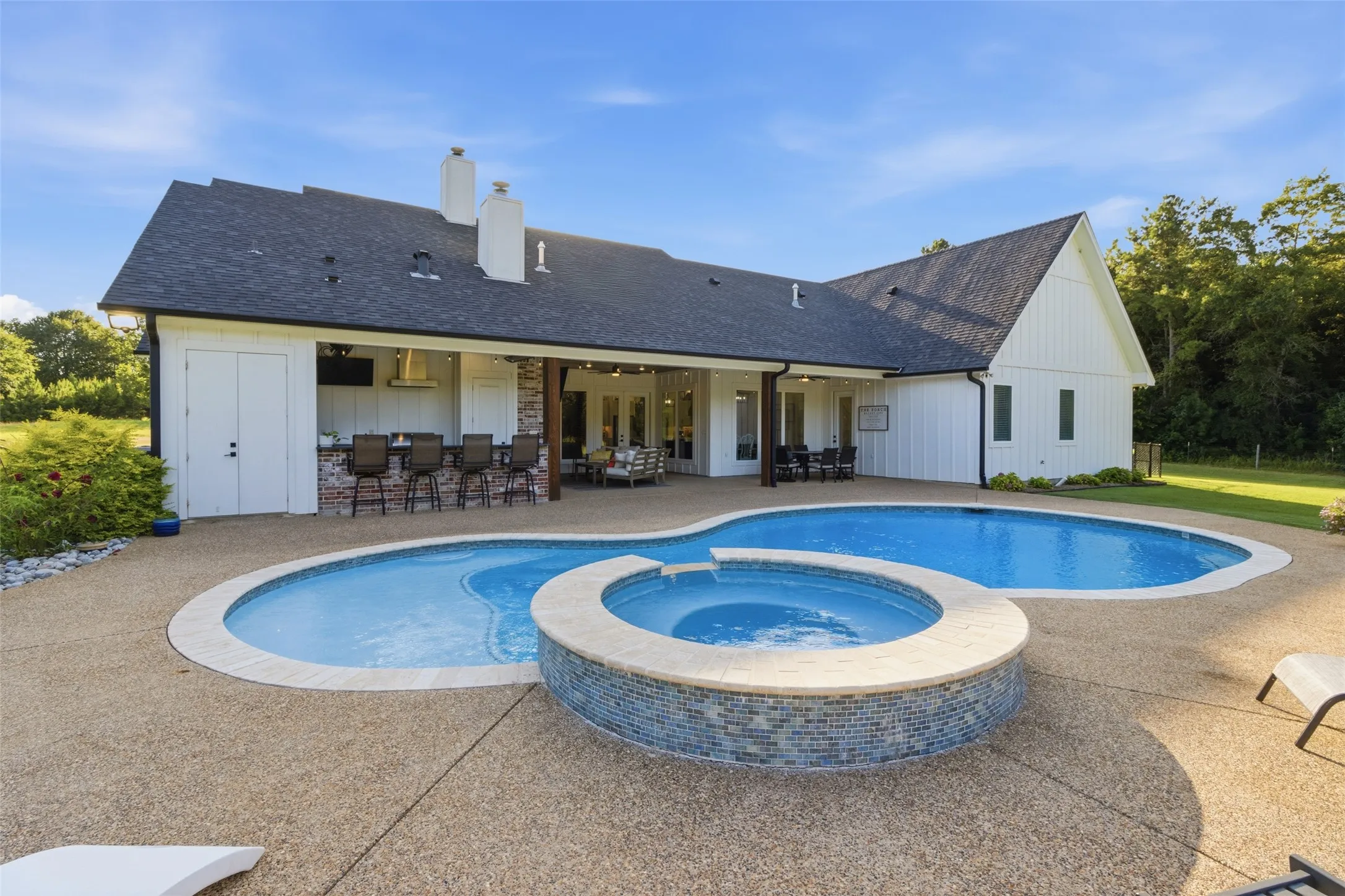 Single Family Residence For Sale in Upshur County , 317 Private Road 4351, Gilmer, Texas 75644, 5 Bedroom, 7 Bathroom, 3 Garage spaces, 3,484 Sqft, built in 2021, mls#21401161, Real Estate Agent in Gilmer, Homes For Sale in Upshur county, Homes For Sale in Gilmer, Realtor in Gilmer Texas, Real Estate Brokerage Independent Realty Texas, Luminita Cordes Realtor