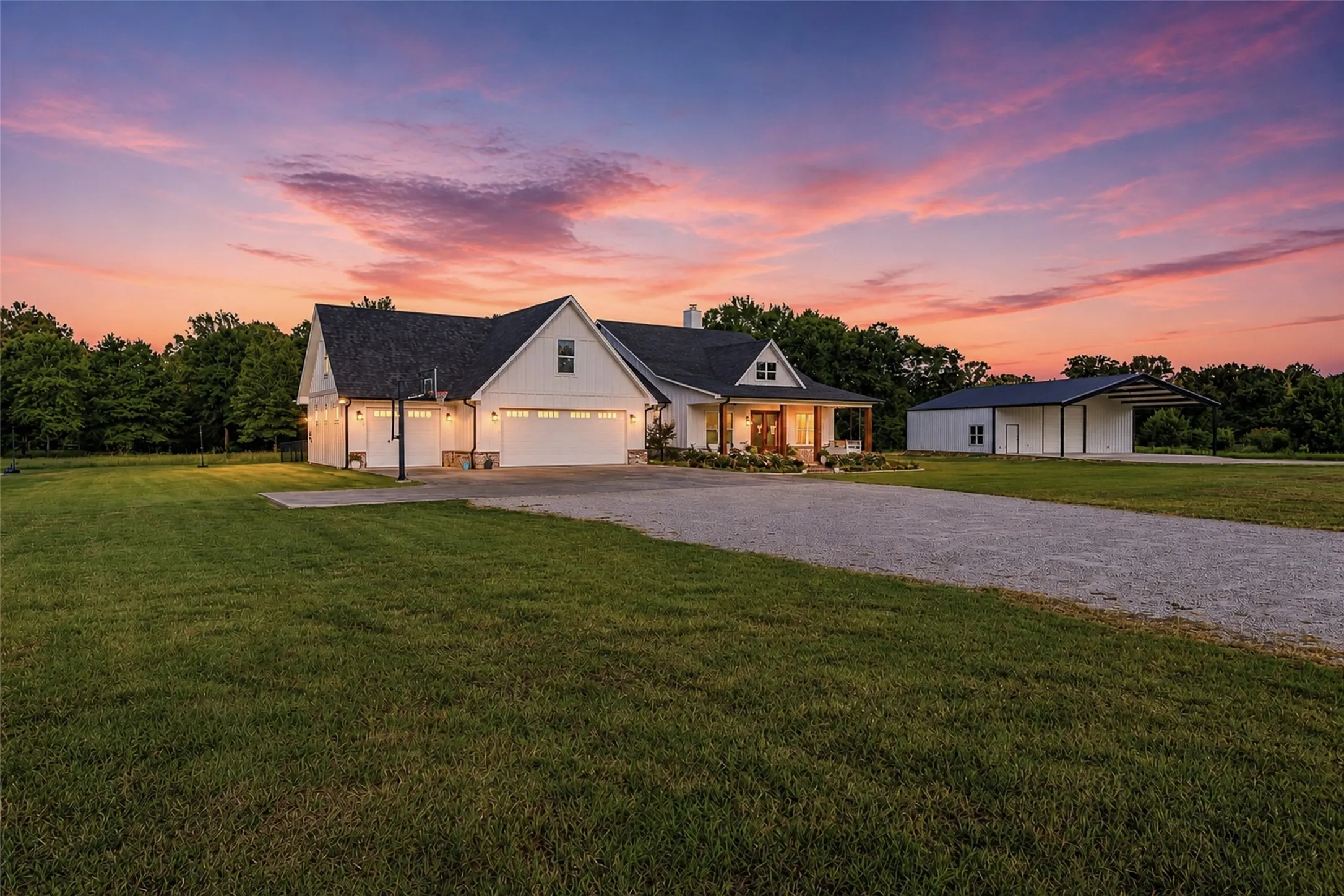 Single Family Residence For Sale in Upshur County , 317 Private Road 4351, Gilmer, Texas 75644, 5 Bedroom, 7 Bathroom, 3 Garage spaces, 3,484 Sqft, built in 2021, mls#21401161, Real Estate Agent in Gilmer, Homes For Sale in Upshur county, Homes For Sale in Gilmer, Realtor in Gilmer Texas, Real Estate Brokerage Independent Realty Texas, Luminita Cordes Realtor