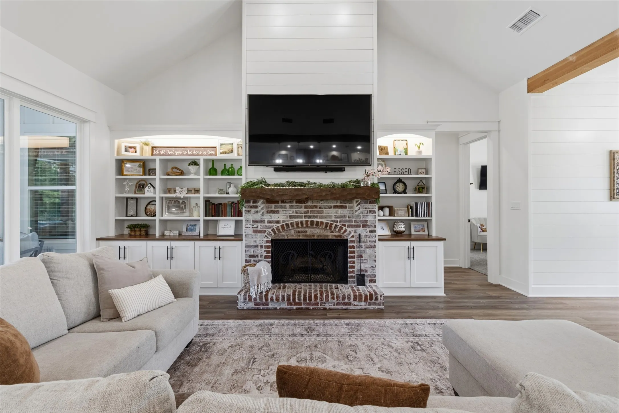 Single Family Residence For Sale in Upshur County , 317 Private Road 4351, Gilmer, Texas 75644, 5 Bedroom, 7 Bathroom, 3 Garage spaces, 3,484 Sqft, built in 2021, mls#21401161, Real Estate Agent in Gilmer, Homes For Sale in Upshur county, Homes For Sale in Gilmer, Realtor in Gilmer Texas, Real Estate Brokerage Independent Realty Texas, Luminita Cordes Realtor