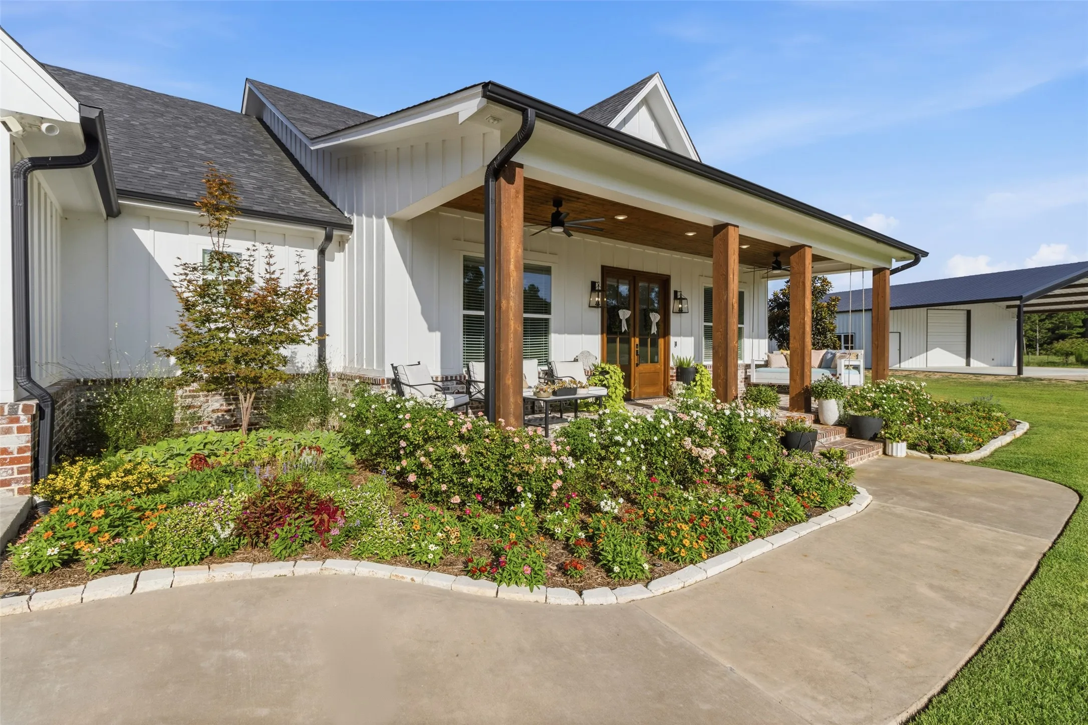 Single Family Residence For Sale in Upshur County , 317 Private Road 4351, Gilmer, Texas 75644, 5 Bedroom, 7 Bathroom, 3 Garage spaces, 3,484 Sqft, built in 2021, mls#21401161, Real Estate Agent in Gilmer, Homes For Sale in Upshur county, Homes For Sale in Gilmer, Realtor in Gilmer Texas, Real Estate Brokerage Independent Realty Texas, Luminita Cordes Realtor