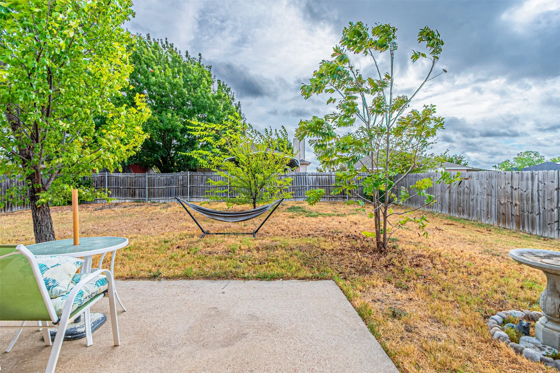 Single Family Residence For Sale in Ellis County , 1214 Embercrest Drive, Midlothian, Texas 76065, 3 Bedroom, 2 Bathroom, 2 Garage spaces, 1,265 Sqft, built in 2002, mls#21401122, Real Estate Agent in Midlothian, Homes For Sale in Ellis county, Homes For Sale in Midlothian, Realtor in Midlothian Texas, Real Estate Brokerage Independent Realty Texas, Luminita Cordes Realtor