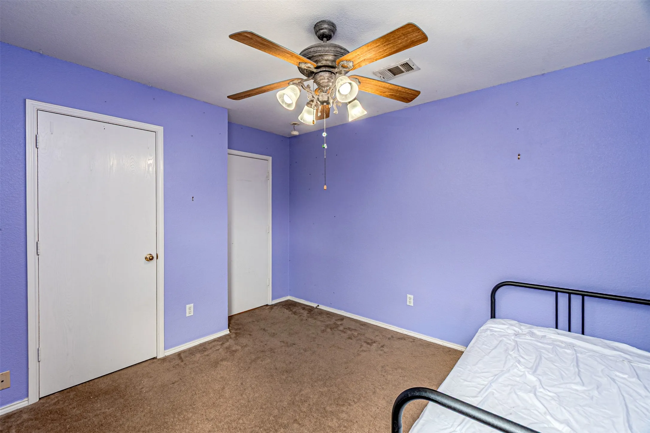 Single Family Residence For Sale in Ellis County , 1214 Embercrest Drive, Midlothian, Texas 76065, 3 Bedroom, 2 Bathroom, 2 Garage spaces, 1,265 Sqft, built in 2002, mls#21401122, Real Estate Agent in Midlothian, Homes For Sale in Ellis county, Homes For Sale in Midlothian, Realtor in Midlothian Texas, Real Estate Brokerage Independent Realty Texas, Luminita Cordes Realtor