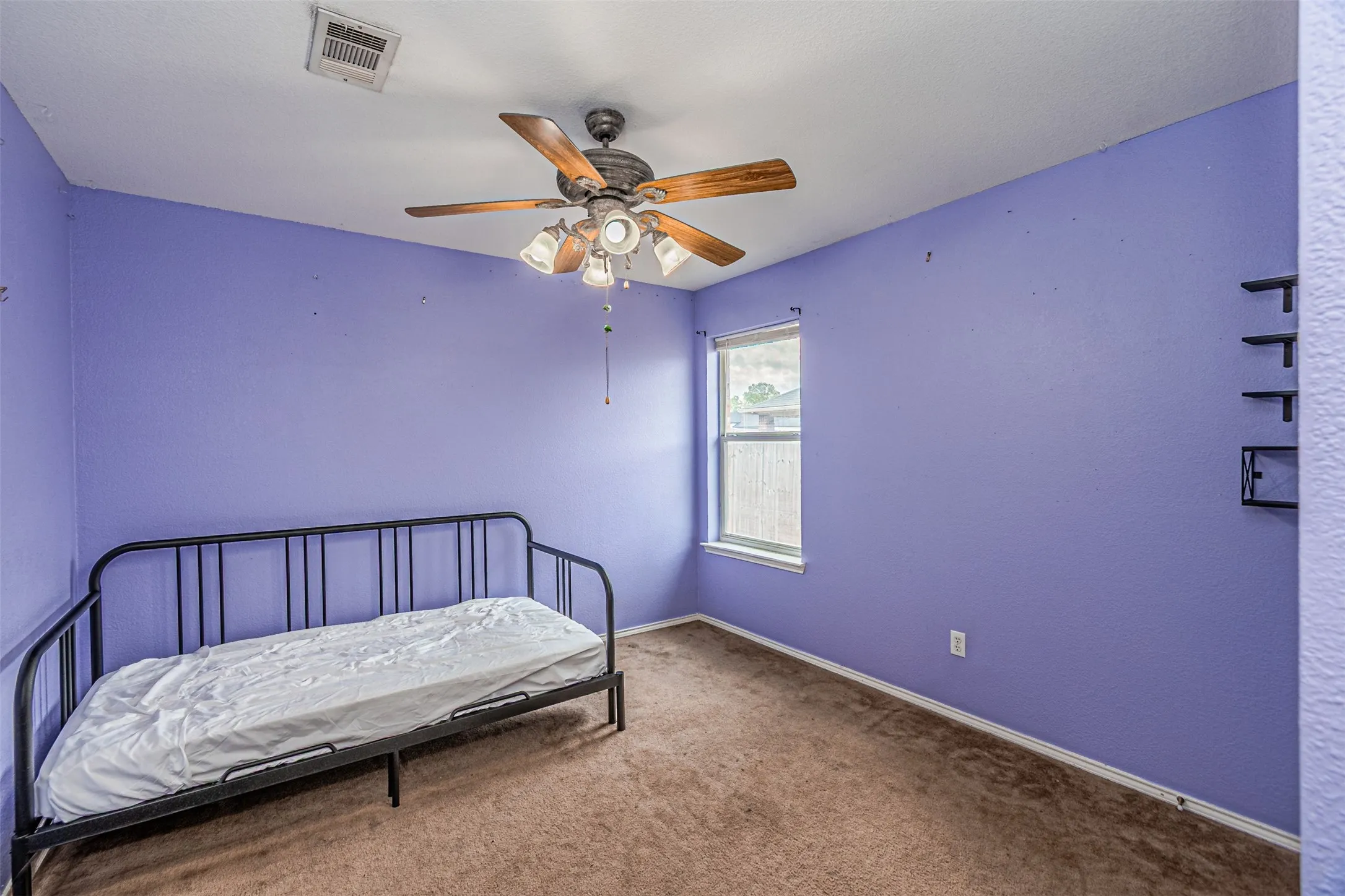 Single Family Residence For Sale in Ellis County , 1214 Embercrest Drive, Midlothian, Texas 76065, 3 Bedroom, 2 Bathroom, 2 Garage spaces, 1,265 Sqft, built in 2002, mls#21401122, Real Estate Agent in Midlothian, Homes For Sale in Ellis county, Homes For Sale in Midlothian, Realtor in Midlothian Texas, Real Estate Brokerage Independent Realty Texas, Luminita Cordes Realtor