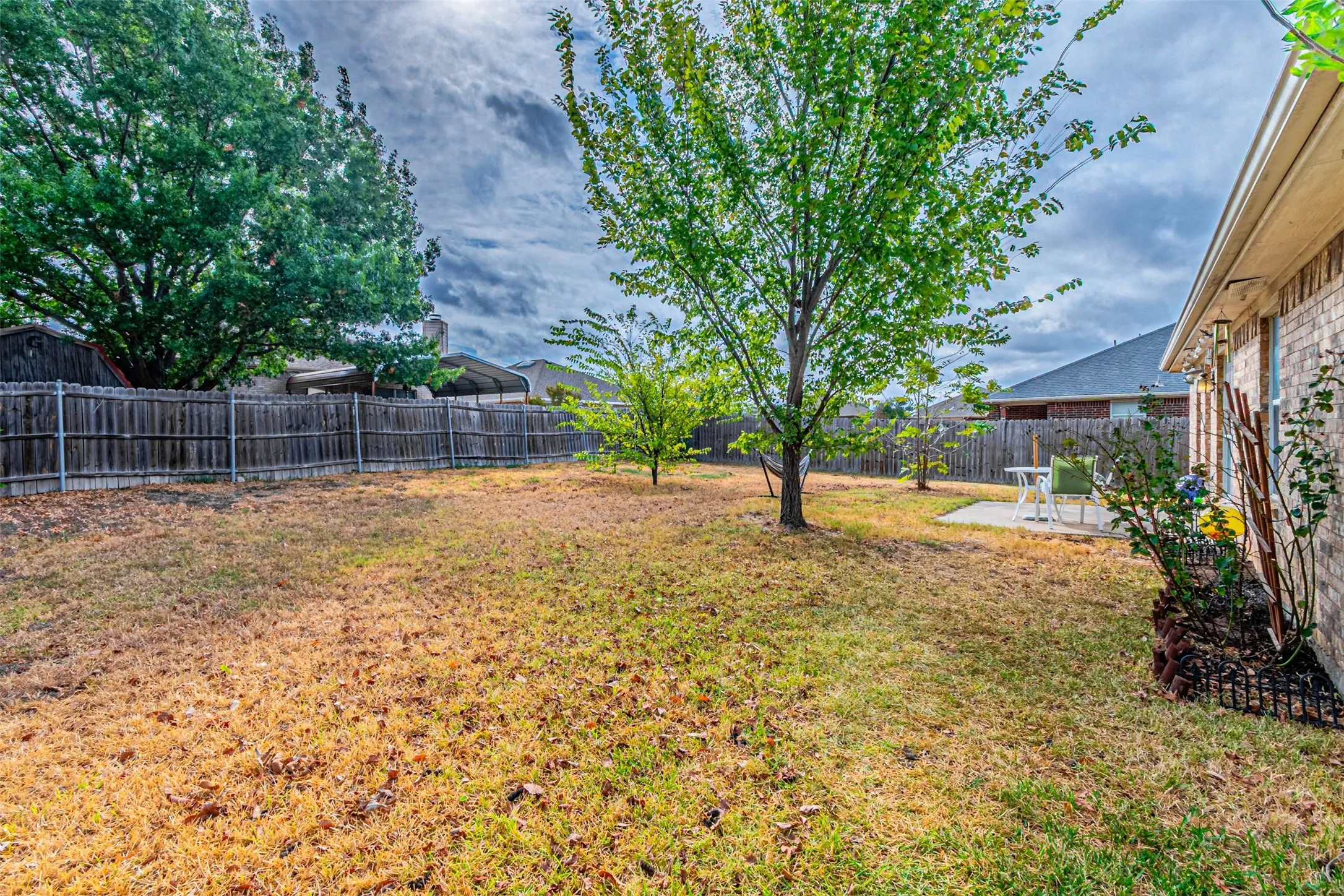 Single Family Residence For Sale in Ellis County , 1214 Embercrest Drive, Midlothian, Texas 76065, 3 Bedroom, 2 Bathroom, 2 Garage spaces, 1,265 Sqft, built in 2002, mls#21401122, Real Estate Agent in Midlothian, Homes For Sale in Ellis county, Homes For Sale in Midlothian, Realtor in Midlothian Texas, Real Estate Brokerage Independent Realty Texas, Luminita Cordes Realtor
