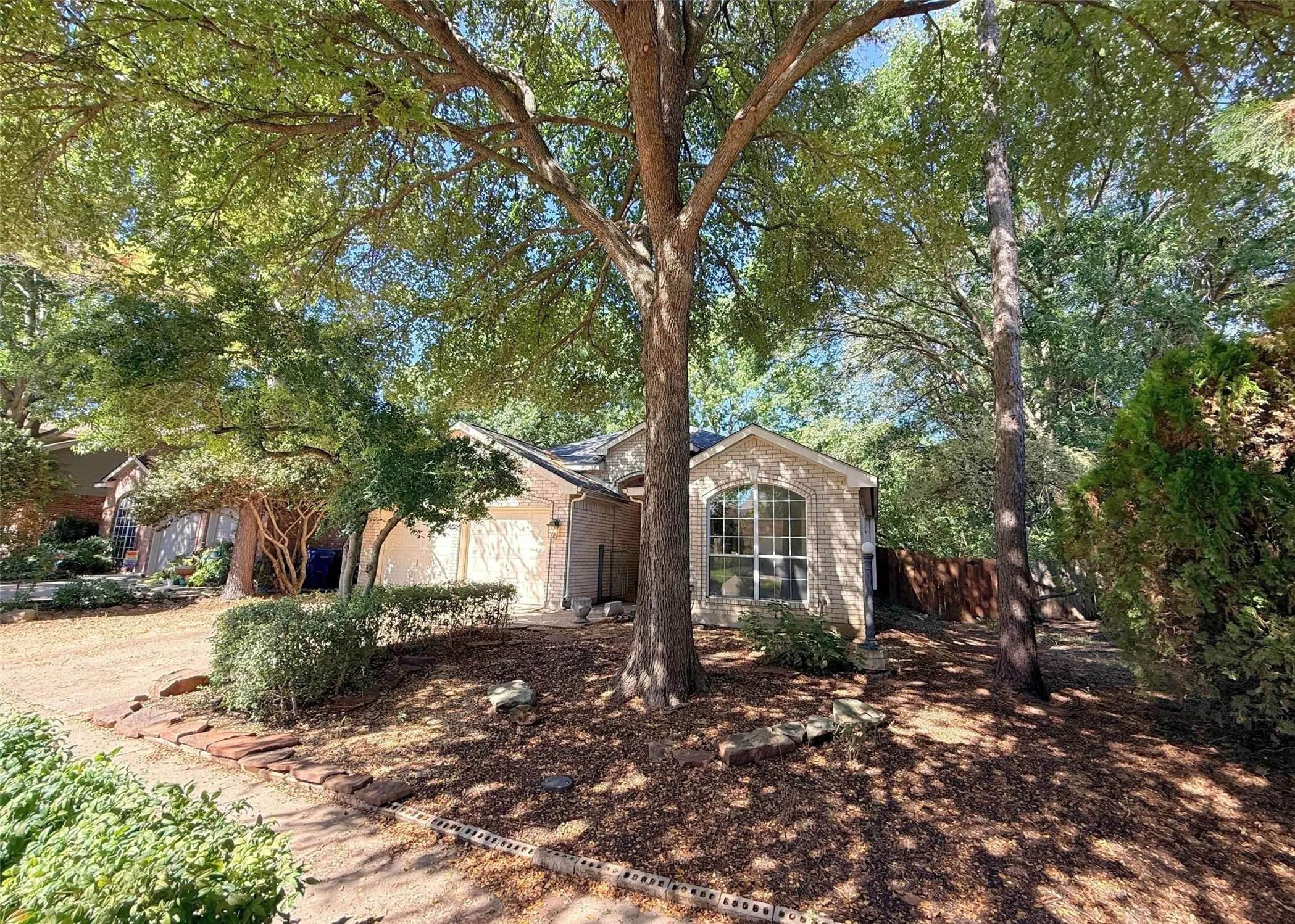 Single Family Residence For Rent in Collin County , 2924 Coventry Lane, Mc Kinney, Texas 75069, 3 Bedroom, 2 Bathroom, 2 Garage spaces, 1,746 Sqft, built in 1997, mls#21399486, Real Estate Agent in Mc Kinney, Homes For Rent in Collin county, Homes For Rent in Mc Kinney, Realtor in Mc Kinney Texas, Real Estate Brokerage Independent Realty Texas, Luminita Cordes Realtor