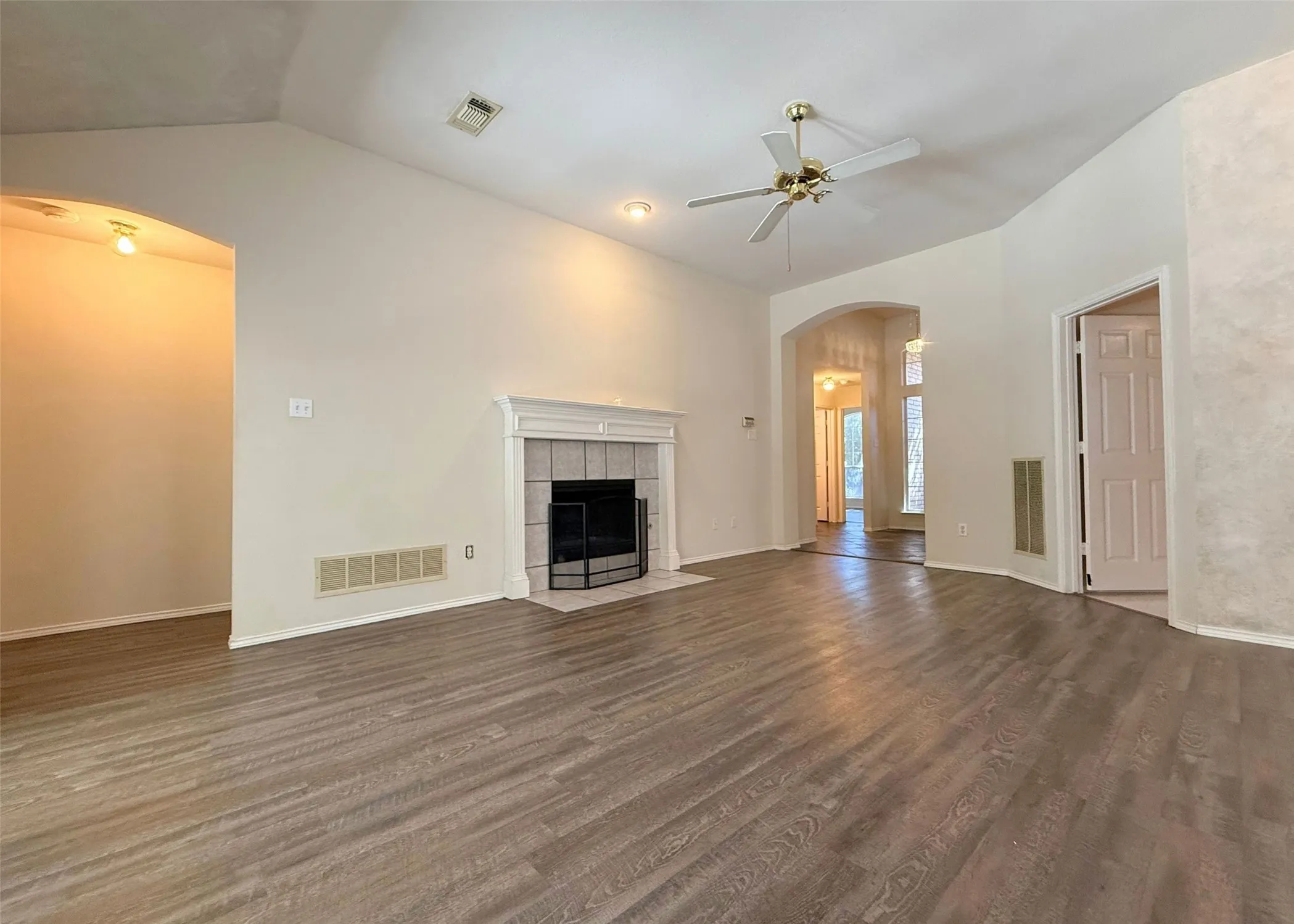 Single Family Residence For Rent in Collin County , 2924 Coventry Lane, Mc Kinney, Texas 75069, 3 Bedroom, 2 Bathroom, 2 Garage spaces, 1,746 Sqft, built in 1997, mls#21399486, Real Estate Agent in Mc Kinney, Homes For Rent in Collin county, Homes For Rent in Mc Kinney, Realtor in Mc Kinney Texas, Real Estate Brokerage Independent Realty Texas, Luminita Cordes Realtor