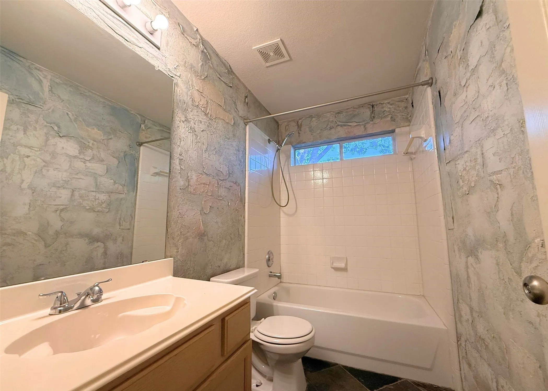 Single Family Residence For Rent in Collin County , 2924 Coventry Lane, Mc Kinney, Texas 75069, 3 Bedroom, 2 Bathroom, 2 Garage spaces, 1,746 Sqft, built in 1997, mls#21399486, Real Estate Agent in Mc Kinney, Homes For Rent in Collin county, Homes For Rent in Mc Kinney, Realtor in Mc Kinney Texas, Real Estate Brokerage Independent Realty Texas, Luminita Cordes Realtor