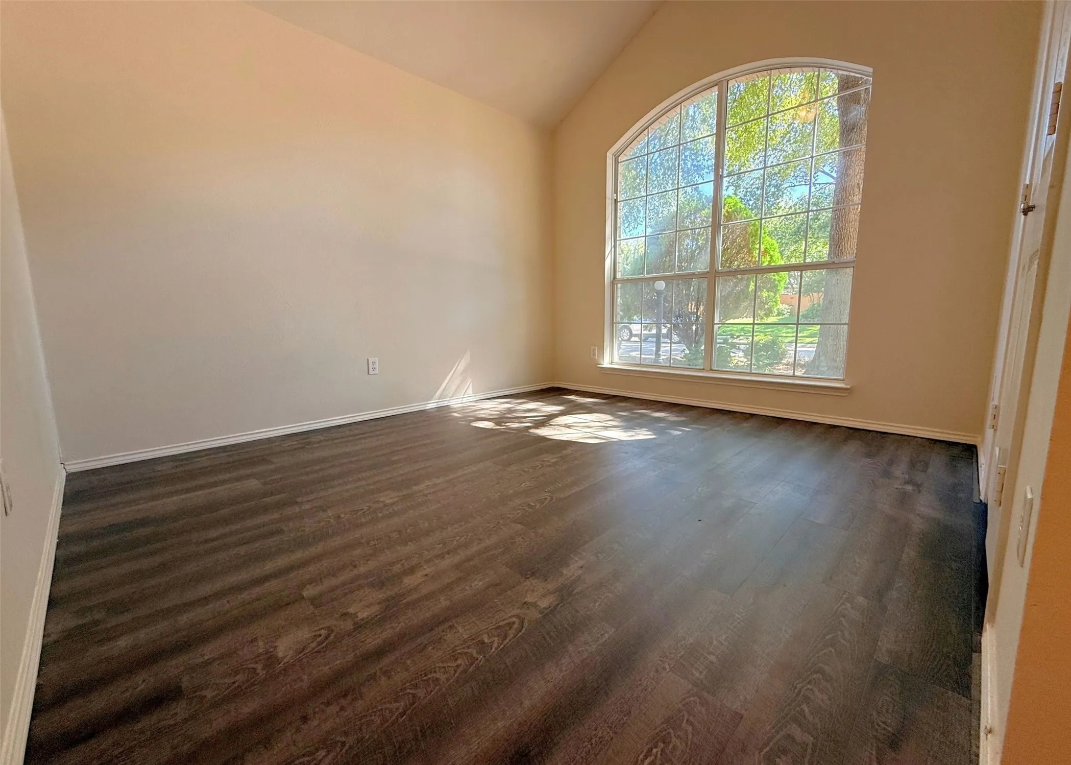 Single Family Residence For Rent in Collin County , 2924 Coventry Lane, Mc Kinney, Texas 75069, 3 Bedroom, 2 Bathroom, 2 Garage spaces, 1,746 Sqft, built in 1997, mls#21399486, Real Estate Agent in Mc Kinney, Homes For Rent in Collin county, Homes For Rent in Mc Kinney, Realtor in Mc Kinney Texas, Real Estate Brokerage Independent Realty Texas, Luminita Cordes Realtor