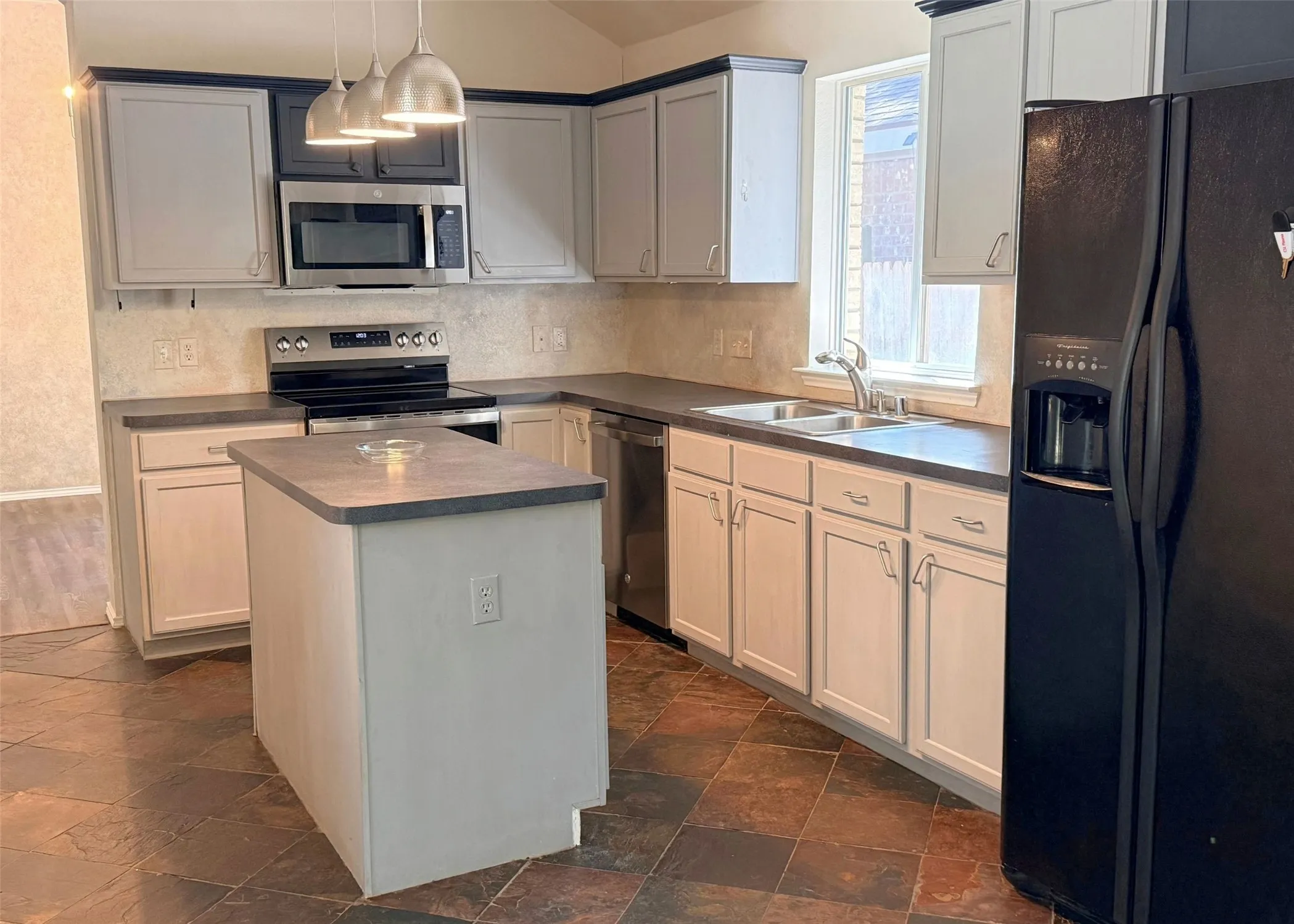 Single Family Residence For Rent in Collin County , 2924 Coventry Lane, Mc Kinney, Texas 75069, 3 Bedroom, 2 Bathroom, 2 Garage spaces, 1,746 Sqft, built in 1997, mls#21399486, Real Estate Agent in Mc Kinney, Homes For Rent in Collin county, Homes For Rent in Mc Kinney, Realtor in Mc Kinney Texas, Real Estate Brokerage Independent Realty Texas, Luminita Cordes Realtor