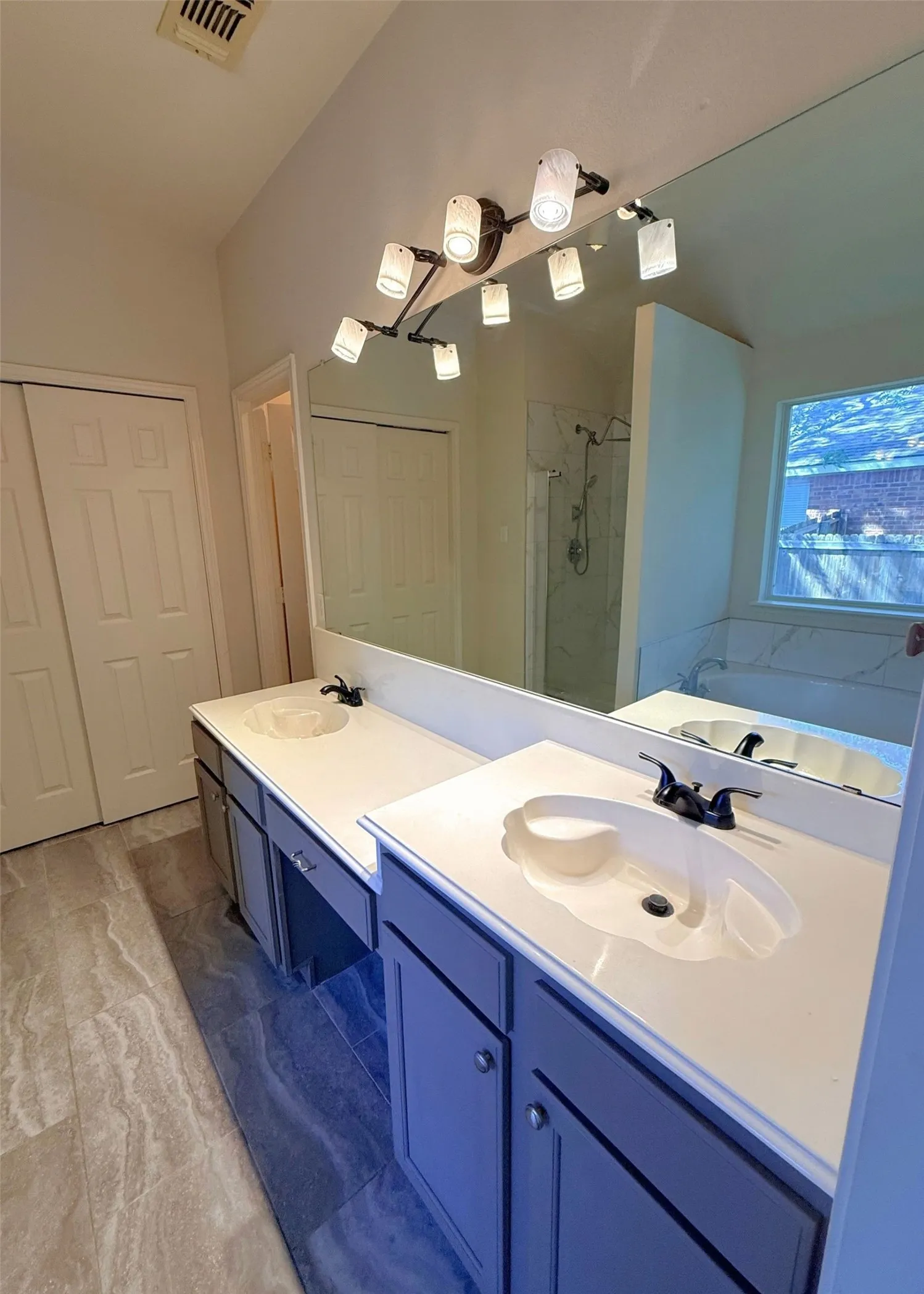 Single Family Residence For Rent in Collin County , 2924 Coventry Lane, Mc Kinney, Texas 75069, 3 Bedroom, 2 Bathroom, 2 Garage spaces, 1,746 Sqft, built in 1997, mls#21399486, Real Estate Agent in Mc Kinney, Homes For Rent in Collin county, Homes For Rent in Mc Kinney, Realtor in Mc Kinney Texas, Real Estate Brokerage Independent Realty Texas, Luminita Cordes Realtor