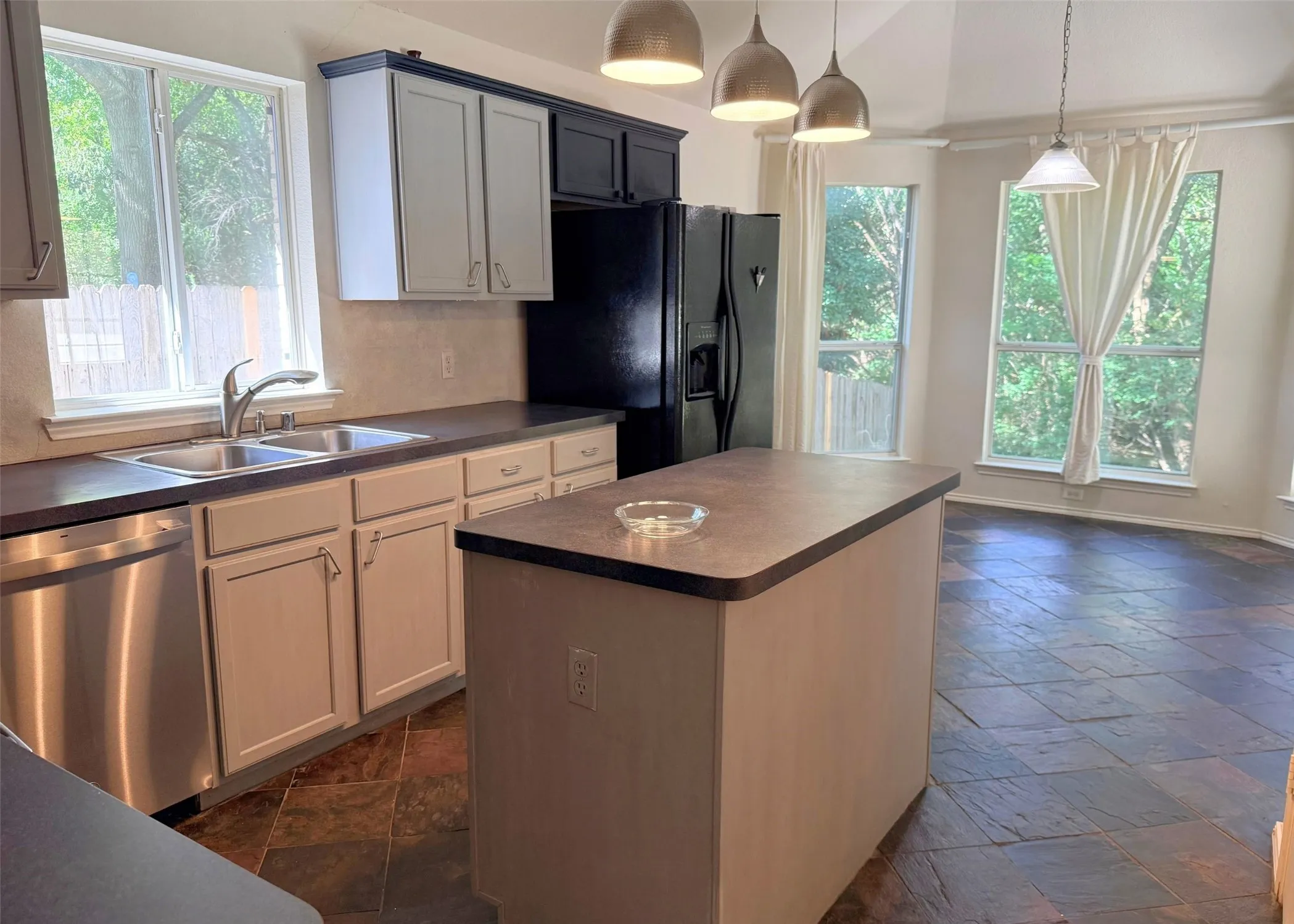 Single Family Residence For Rent in Collin County , 2924 Coventry Lane, Mc Kinney, Texas 75069, 3 Bedroom, 2 Bathroom, 2 Garage spaces, 1,746 Sqft, built in 1997, mls#21399486, Real Estate Agent in Mc Kinney, Homes For Rent in Collin county, Homes For Rent in Mc Kinney, Realtor in Mc Kinney Texas, Real Estate Brokerage Independent Realty Texas, Luminita Cordes Realtor