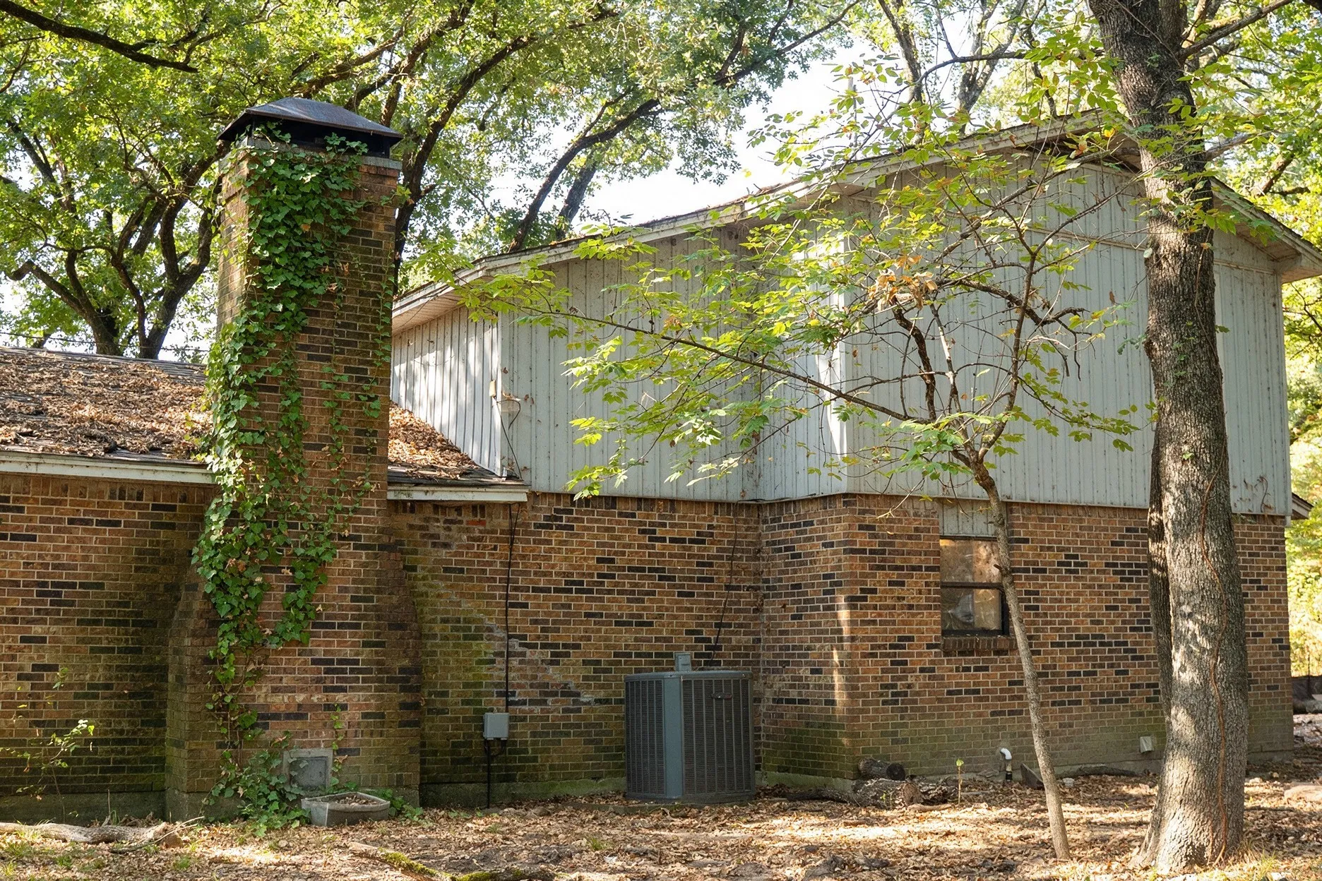 Single Family Residence For Sale in Hunt County , 9760 Cherokee Trail, Quinlan, Texas 75474, 3 Bedroom, 2 Bathroom, Garage spaces, 2,595 Sqft, built in 1977, mls#21390327, Real Estate Agent in Quinlan, Homes For Sale in Hunt county, Homes For Sale in Quinlan, Realtor in Quinlan Texas, Real Estate Brokerage Independent Realty Texas, Luminita Cordes Realtor