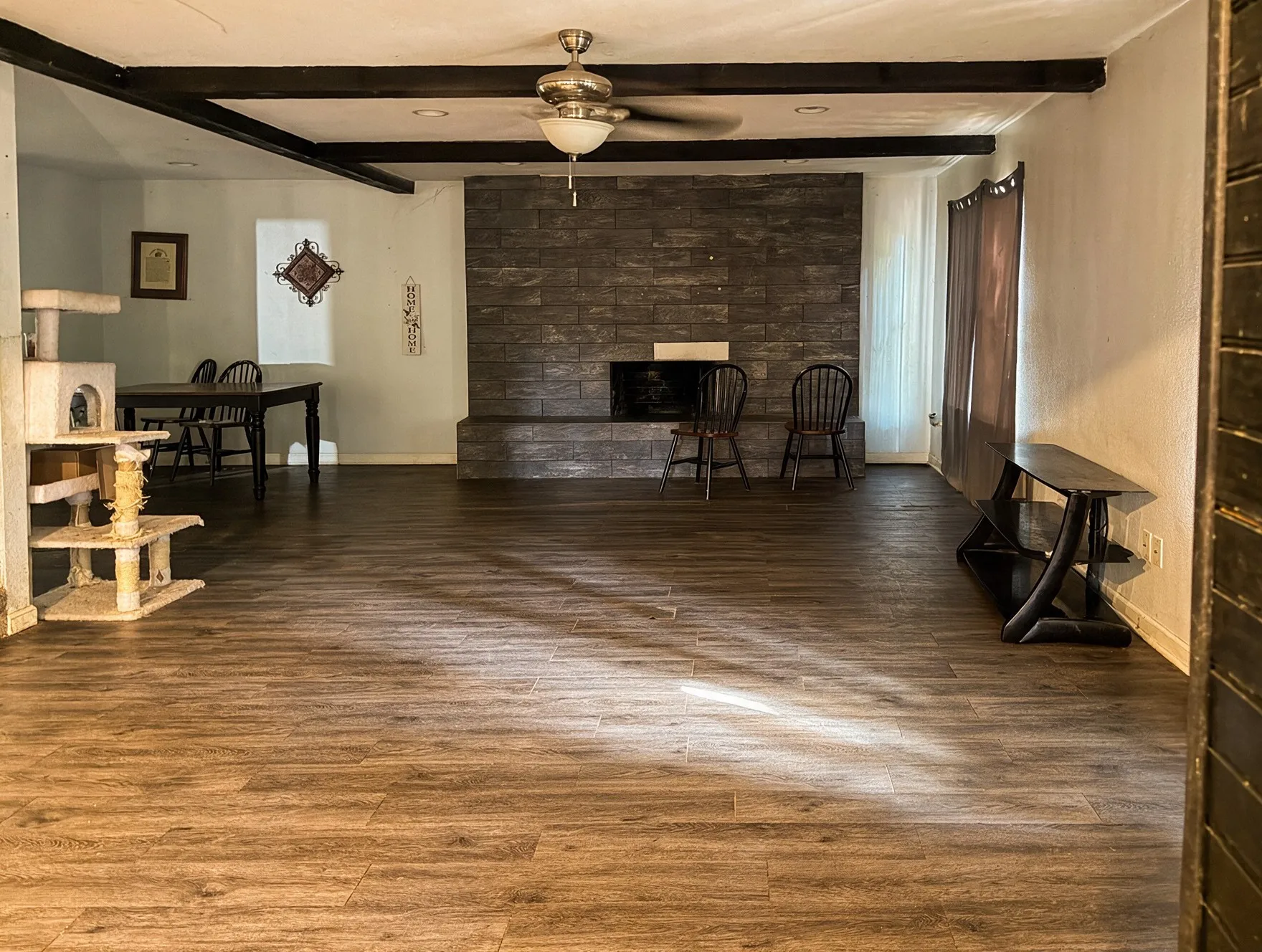 Single Family Residence For Sale in Hunt County , 9760 Cherokee Trail, Quinlan, Texas 75474, 3 Bedroom, 2 Bathroom, Garage spaces, 2,595 Sqft, built in 1977, mls#21390327, Real Estate Agent in Quinlan, Homes For Sale in Hunt county, Homes For Sale in Quinlan, Realtor in Quinlan Texas, Real Estate Brokerage Independent Realty Texas, Luminita Cordes Realtor