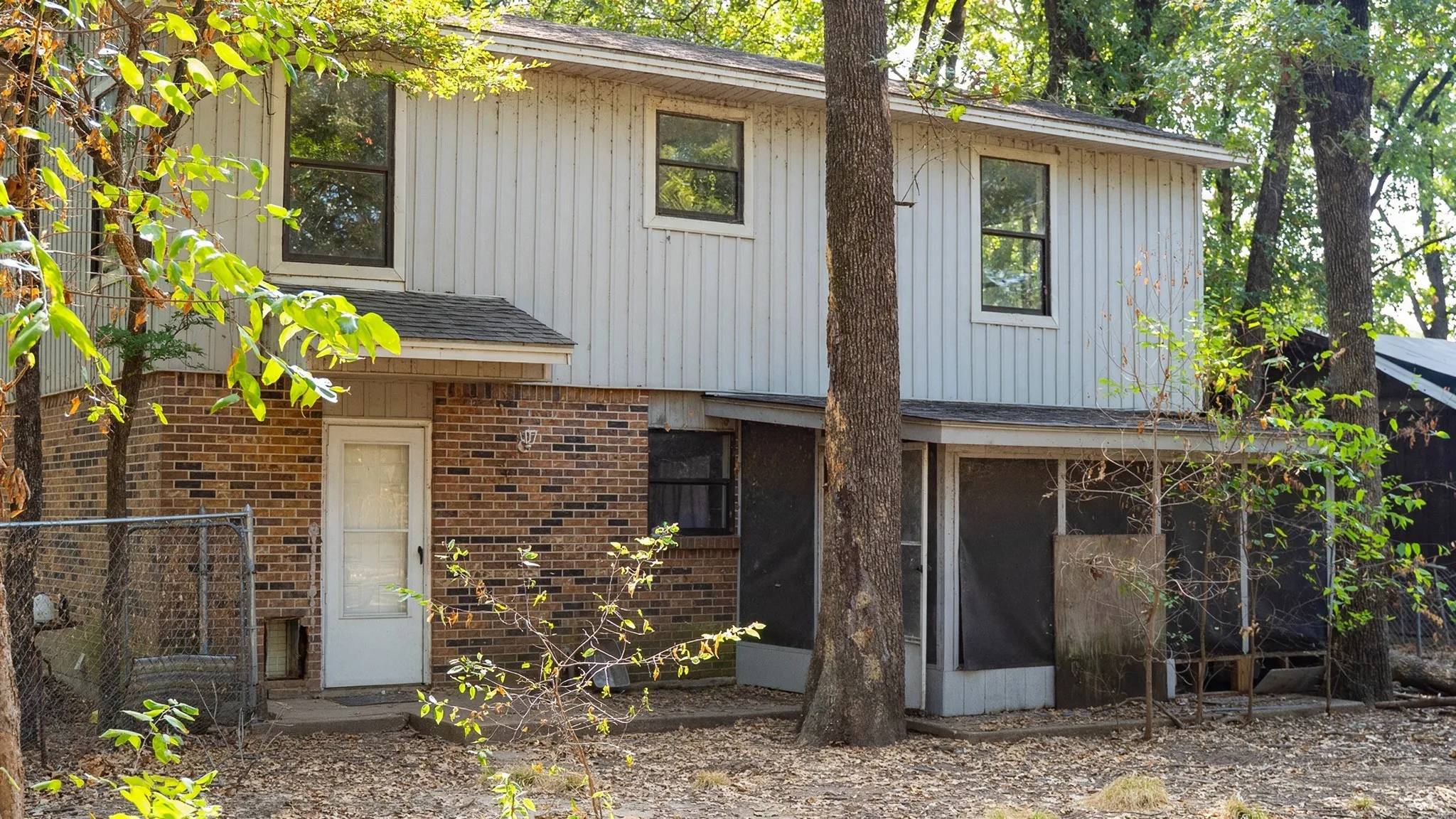 Single Family Residence For Sale in Hunt County , 9760 Cherokee Trail, Quinlan, Texas 75474, 3 Bedroom, 2 Bathroom, Garage spaces, 2,595 Sqft, built in 1977, mls#21390327, Real Estate Agent in Quinlan, Homes For Sale in Hunt county, Homes For Sale in Quinlan, Realtor in Quinlan Texas, Real Estate Brokerage Independent Realty Texas, Luminita Cordes Realtor