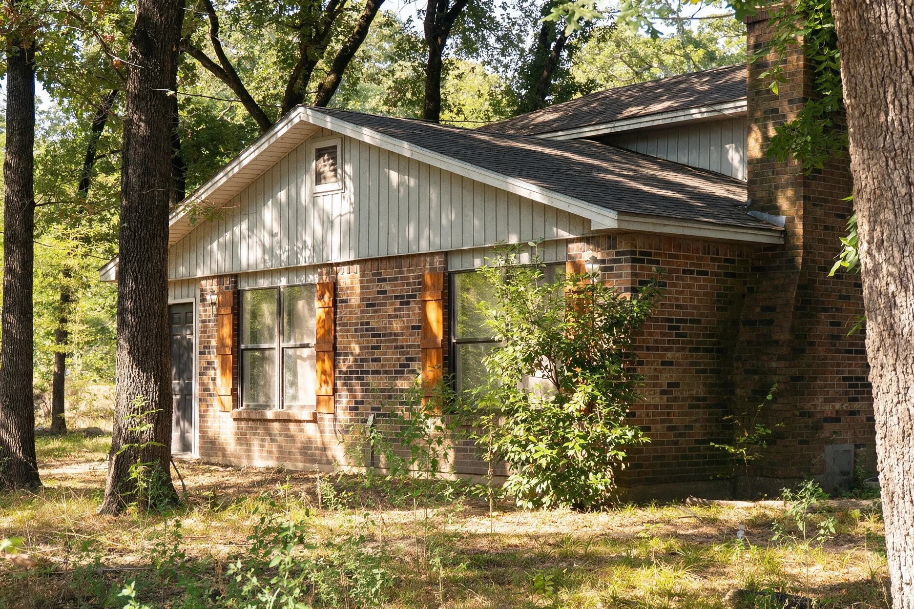 Single Family Residence For Sale in Hunt County , 9760 Cherokee Trail, Quinlan, Texas 75474, 3 Bedroom, 2 Bathroom, Garage spaces, 2,595 Sqft, built in 1977, mls#21390327, Real Estate Agent in Quinlan, Homes For Sale in Hunt county, Homes For Sale in Quinlan, Realtor in Quinlan Texas, Real Estate Brokerage Independent Realty Texas, Luminita Cordes Realtor