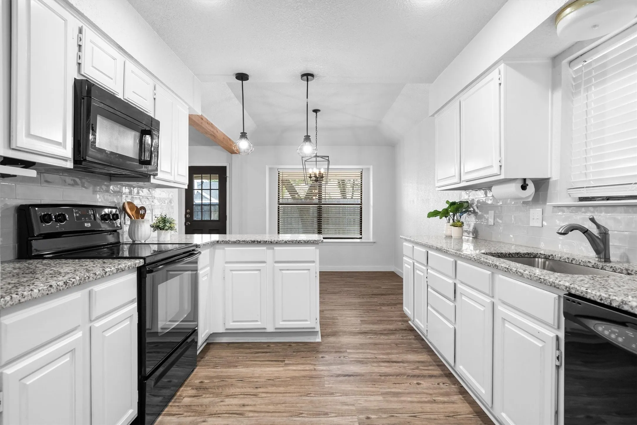 Single Family Residence For Sale in Tarrant County , 6836 Megan Lane, North Richland Hills, Texas 76182, 3 Bedroom, 2 Bathroom, 2 Garage spaces, 1,823 Sqft, built in 1985, mls#21399669, Real Estate Agent in North Richland Hills, Homes For Sale in Tarrant county, Homes For Sale in North Richland Hills, Realtor in North Richland Hills Texas, Real Estate Brokerage Independent Realty Texas, Luminita Cordes Realtor