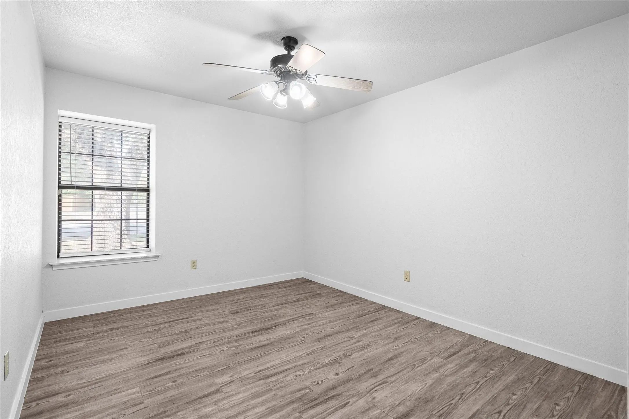 Single Family Residence For Sale in Tarrant County , 6836 Megan Lane, North Richland Hills, Texas 76182, 3 Bedroom, 2 Bathroom, 2 Garage spaces, 1,823 Sqft, built in 1985, mls#21399669, Real Estate Agent in North Richland Hills, Homes For Sale in Tarrant county, Homes For Sale in North Richland Hills, Realtor in North Richland Hills Texas, Real Estate Brokerage Independent Realty Texas, Luminita Cordes Realtor