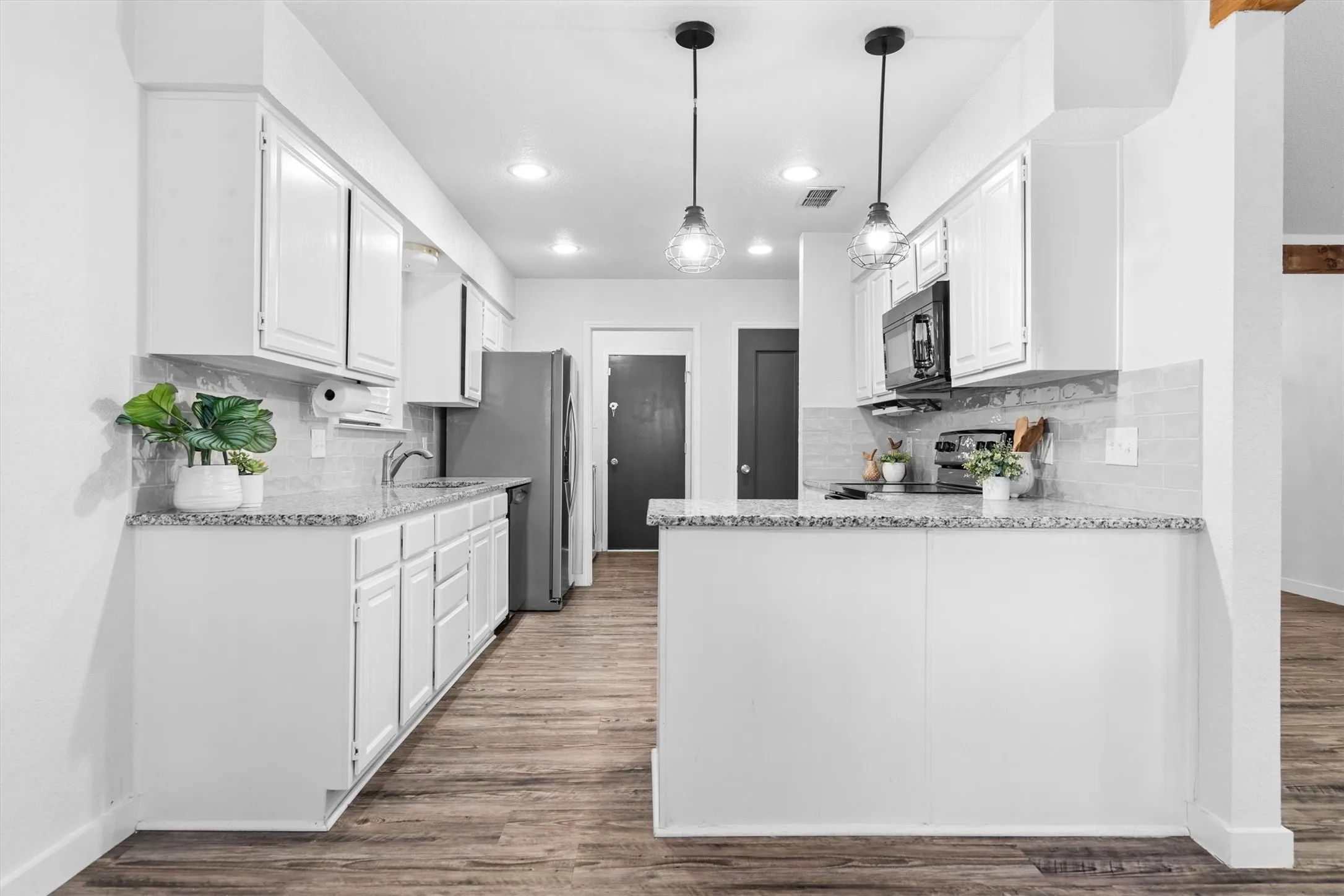 Single Family Residence For Sale in Tarrant County , 6836 Megan Lane, North Richland Hills, Texas 76182, 3 Bedroom, 2 Bathroom, 2 Garage spaces, 1,823 Sqft, built in 1985, mls#21399669, Real Estate Agent in North Richland Hills, Homes For Sale in Tarrant county, Homes For Sale in North Richland Hills, Realtor in North Richland Hills Texas, Real Estate Brokerage Independent Realty Texas, Luminita Cordes Realtor