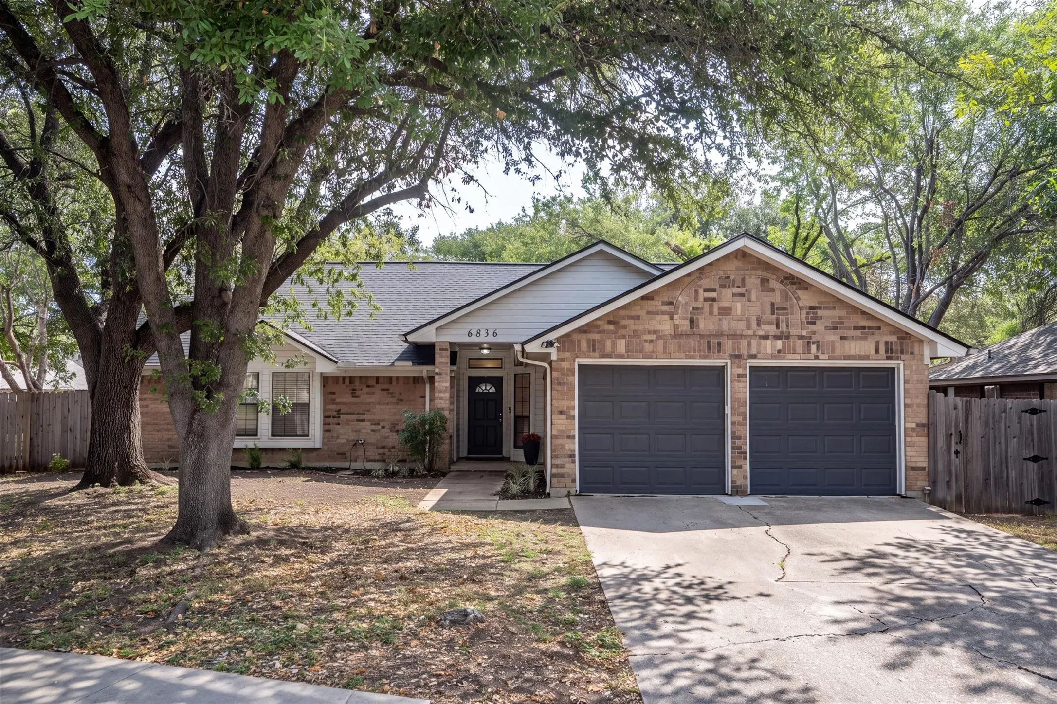 Single Family Residence For Sale in Tarrant County , 6836 Megan Lane, North Richland Hills, Texas 76182, 3 Bedroom, 2 Bathroom, 2 Garage spaces, 1,823 Sqft, built in 1985, mls#21399669, Real Estate Agent in North Richland Hills, Homes For Sale in Tarrant county, Homes For Sale in North Richland Hills, Realtor in North Richland Hills Texas, Real Estate Brokerage Independent Realty Texas, Luminita Cordes Realtor