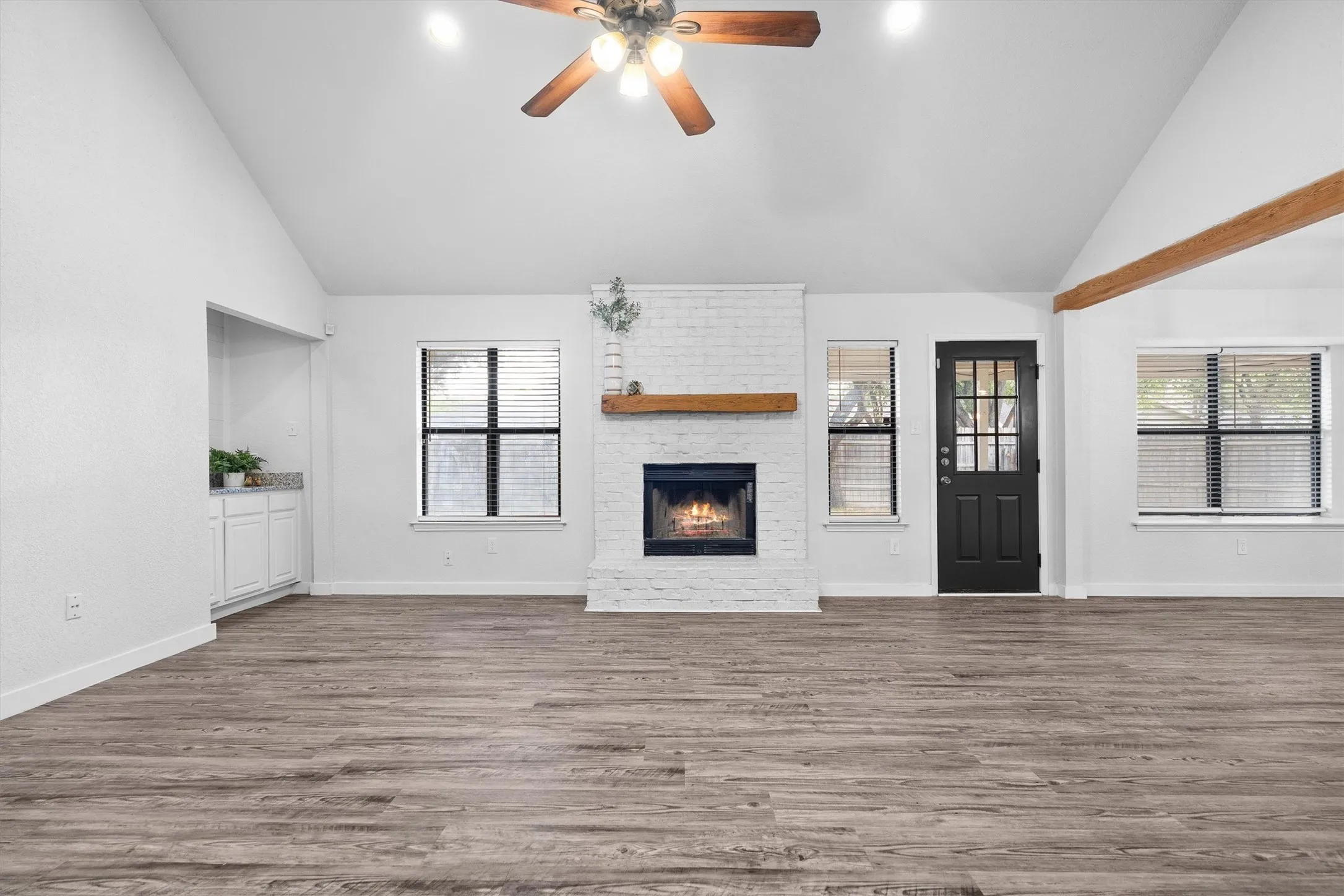 Single Family Residence For Sale in Tarrant County , 6836 Megan Lane, North Richland Hills, Texas 76182, 3 Bedroom, 2 Bathroom, 2 Garage spaces, 1,823 Sqft, built in 1985, mls#21399669, Real Estate Agent in North Richland Hills, Homes For Sale in Tarrant county, Homes For Sale in North Richland Hills, Realtor in North Richland Hills Texas, Real Estate Brokerage Independent Realty Texas, Luminita Cordes Realtor