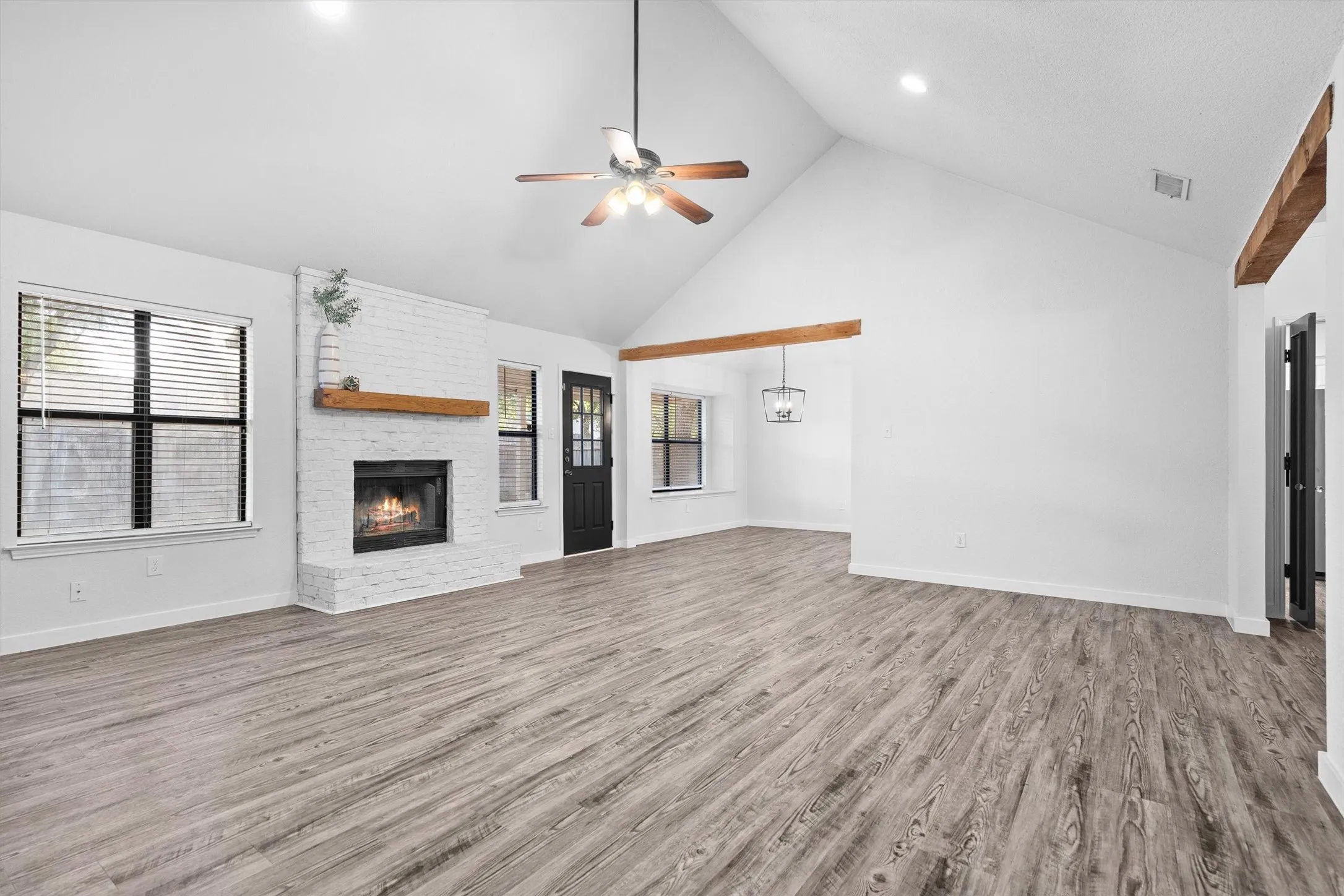 Single Family Residence For Sale in Tarrant County , 6836 Megan Lane, North Richland Hills, Texas 76182, 3 Bedroom, 2 Bathroom, 2 Garage spaces, 1,823 Sqft, built in 1985, mls#21399669, Real Estate Agent in North Richland Hills, Homes For Sale in Tarrant county, Homes For Sale in North Richland Hills, Realtor in North Richland Hills Texas, Real Estate Brokerage Independent Realty Texas, Luminita Cordes Realtor