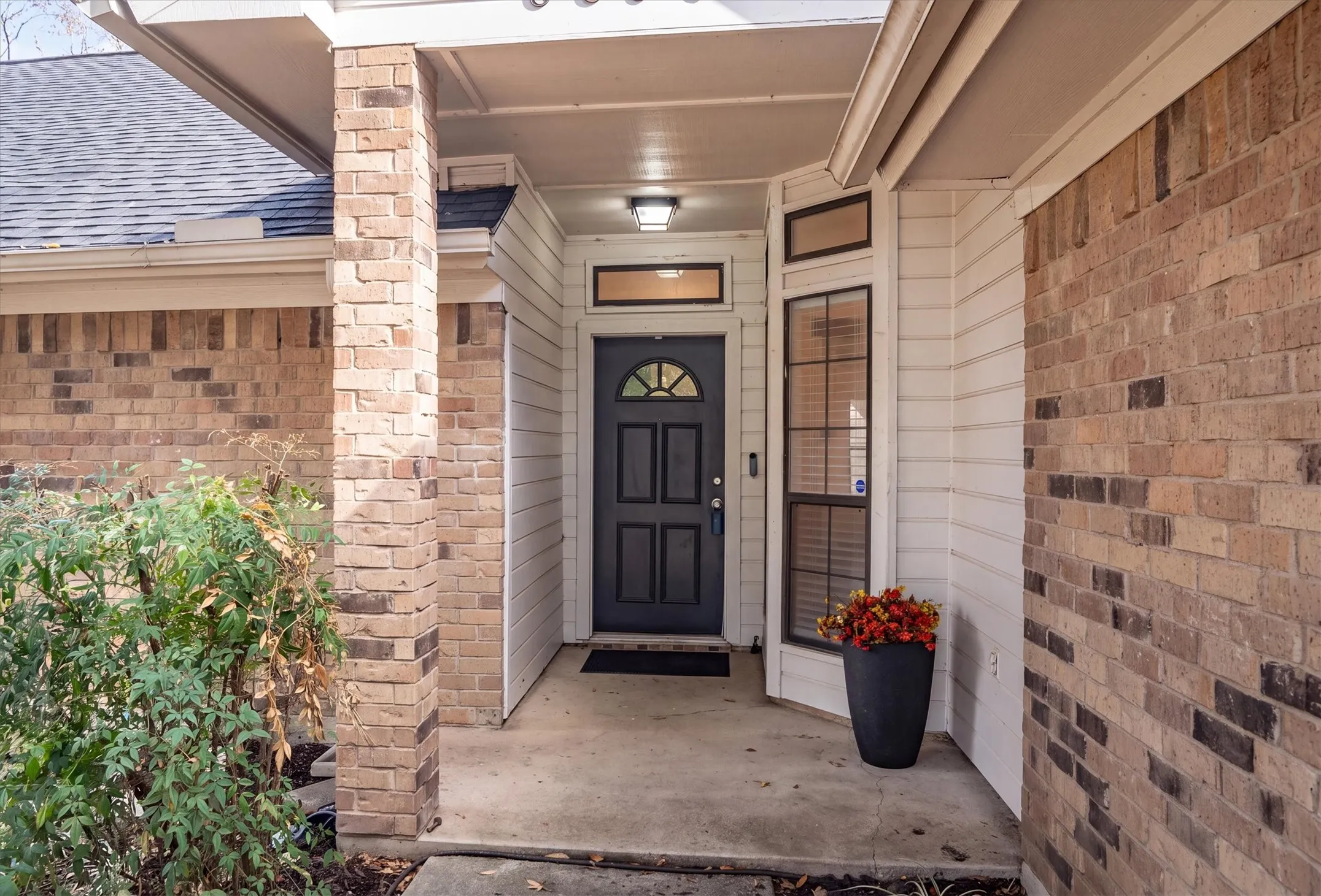 Single Family Residence For Sale in Tarrant County , 6836 Megan Lane, North Richland Hills, Texas 76182, 3 Bedroom, 2 Bathroom, 2 Garage spaces, 1,823 Sqft, built in 1985, mls#21399669, Real Estate Agent in North Richland Hills, Homes For Sale in Tarrant county, Homes For Sale in North Richland Hills, Realtor in North Richland Hills Texas, Real Estate Brokerage Independent Realty Texas, Luminita Cordes Realtor