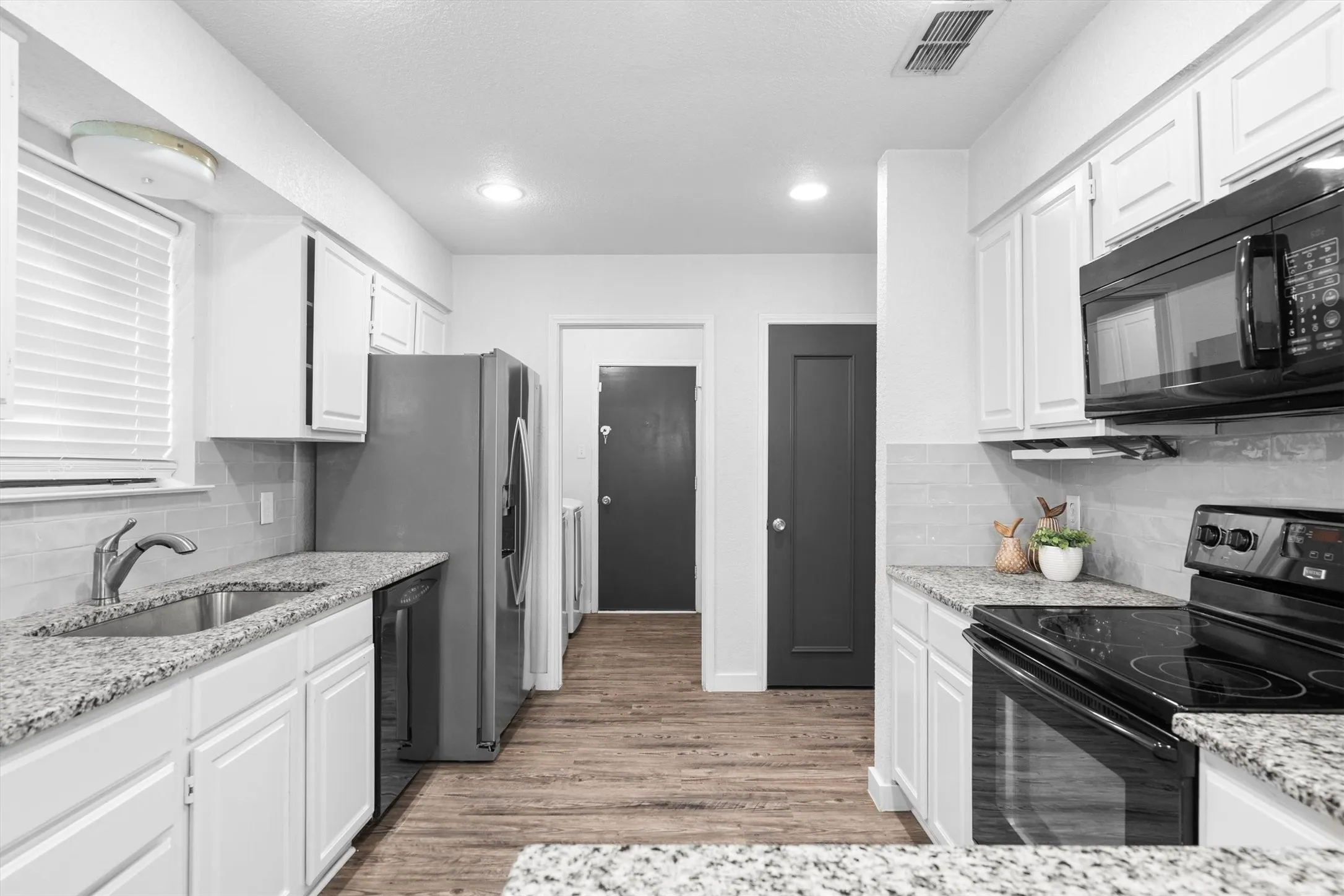 Single Family Residence For Sale in Tarrant County , 6836 Megan Lane, North Richland Hills, Texas 76182, 3 Bedroom, 2 Bathroom, 2 Garage spaces, 1,823 Sqft, built in 1985, mls#21399669, Real Estate Agent in North Richland Hills, Homes For Sale in Tarrant county, Homes For Sale in North Richland Hills, Realtor in North Richland Hills Texas, Real Estate Brokerage Independent Realty Texas, Luminita Cordes Realtor