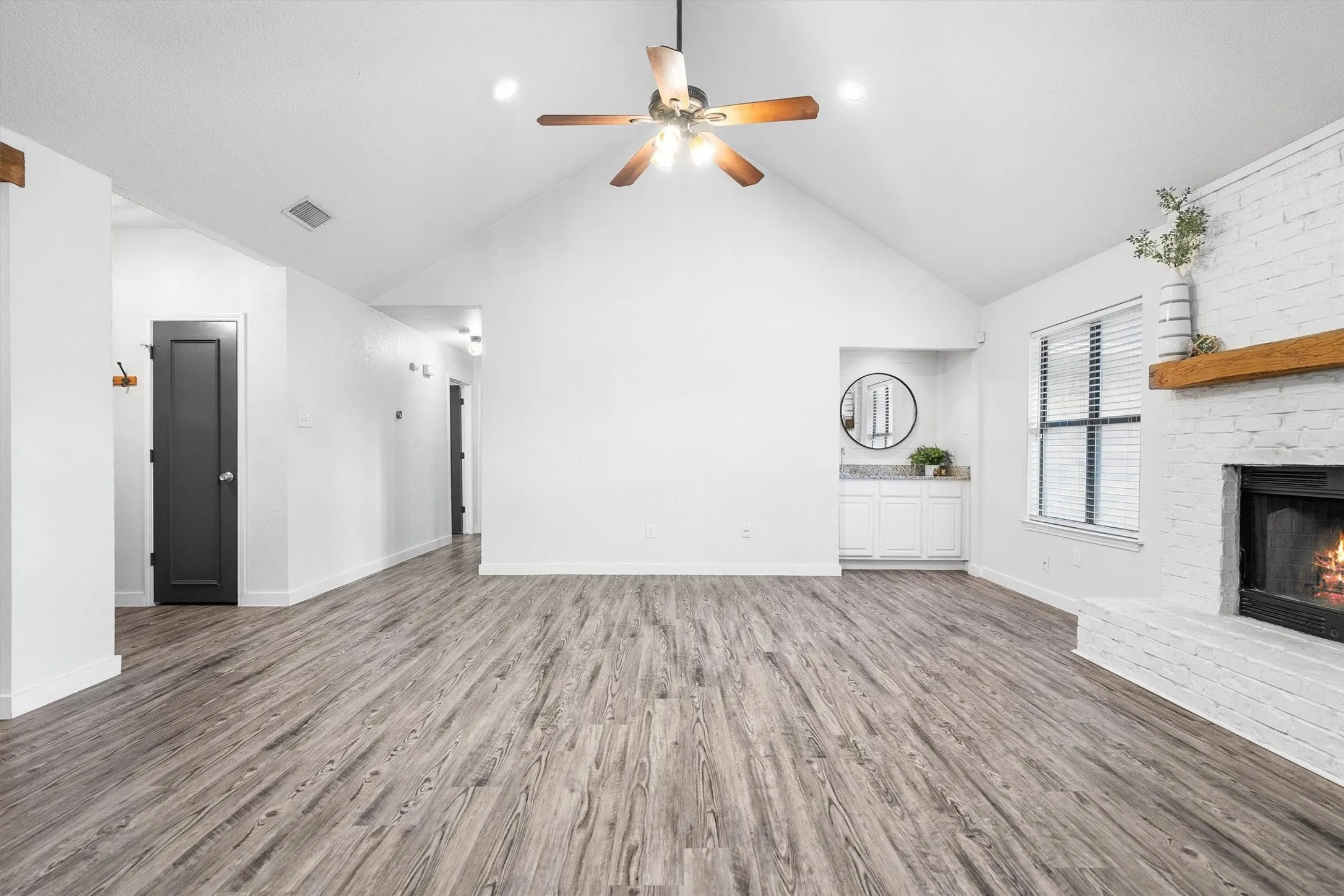 Single Family Residence For Sale in Tarrant County , 6836 Megan Lane, North Richland Hills, Texas 76182, 3 Bedroom, 2 Bathroom, 2 Garage spaces, 1,823 Sqft, built in 1985, mls#21399669, Real Estate Agent in North Richland Hills, Homes For Sale in Tarrant county, Homes For Sale in North Richland Hills, Realtor in North Richland Hills Texas, Real Estate Brokerage Independent Realty Texas, Luminita Cordes Realtor