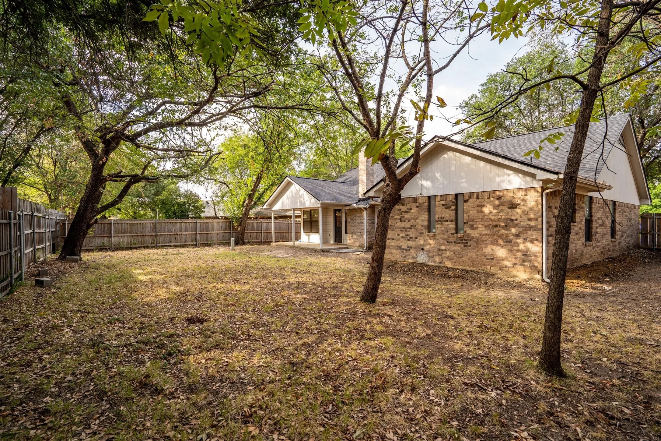 Single Family Residence For Sale in Tarrant County , 6836 Megan Lane, North Richland Hills, Texas 76182, 3 Bedroom, 2 Bathroom, 2 Garage spaces, 1,823 Sqft, built in 1985, mls#21399669, Real Estate Agent in North Richland Hills, Homes For Sale in Tarrant county, Homes For Sale in North Richland Hills, Realtor in North Richland Hills Texas, Real Estate Brokerage Independent Realty Texas, Luminita Cordes Realtor