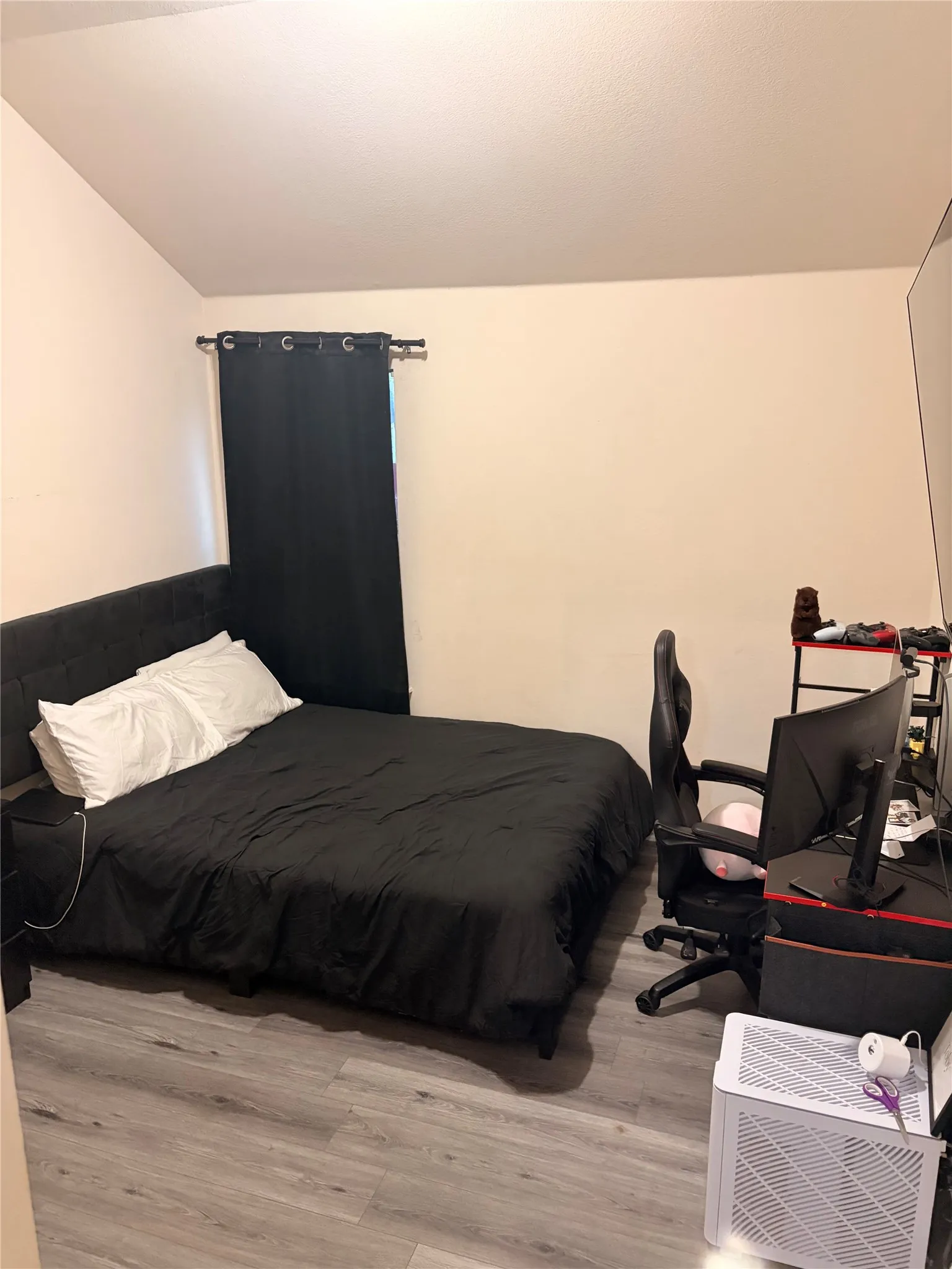 Single Family Residence For Rent in Dallas County , 6812 Wilhelmina Drive, Dallas, Texas 75237, 4 Bedroom, 2 Bathroom, 2 Garage spaces, 2,243 Sqft, built in 2006, mls#21397036, Real Estate Agent in Dallas, Homes For Rent in Dallas county, Homes For Rent in Dallas, Realtor in Dallas Texas, Real Estate Brokerage Independent Realty Texas, Luminita Cordes Realtor