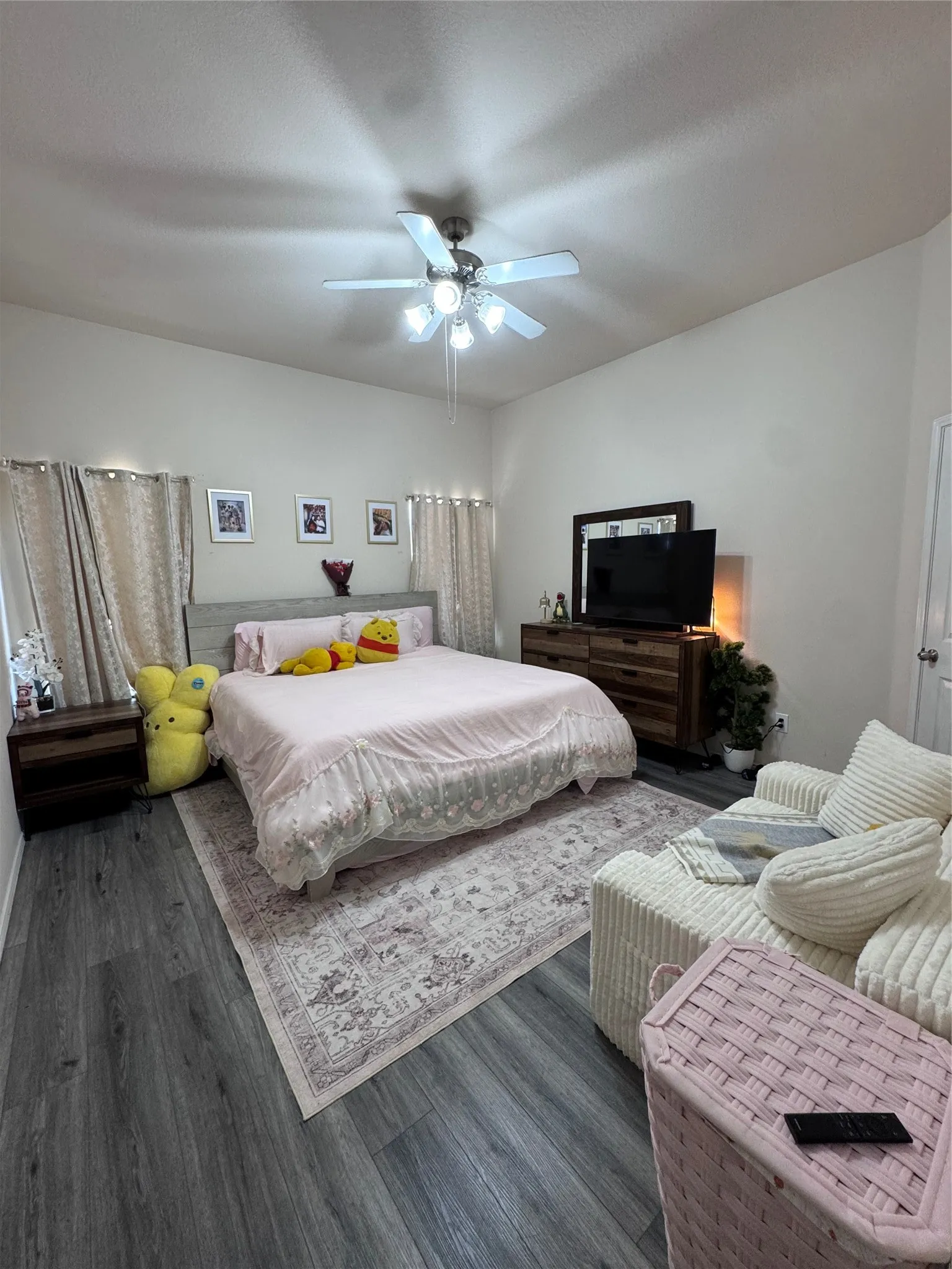 Single Family Residence For Rent in Dallas County , 6812 Wilhelmina Drive, Dallas, Texas 75237, 4 Bedroom, 2 Bathroom, 2 Garage spaces, 2,243 Sqft, built in 2006, mls#21397036, Real Estate Agent in Dallas, Homes For Rent in Dallas county, Homes For Rent in Dallas, Realtor in Dallas Texas, Real Estate Brokerage Independent Realty Texas, Luminita Cordes Realtor