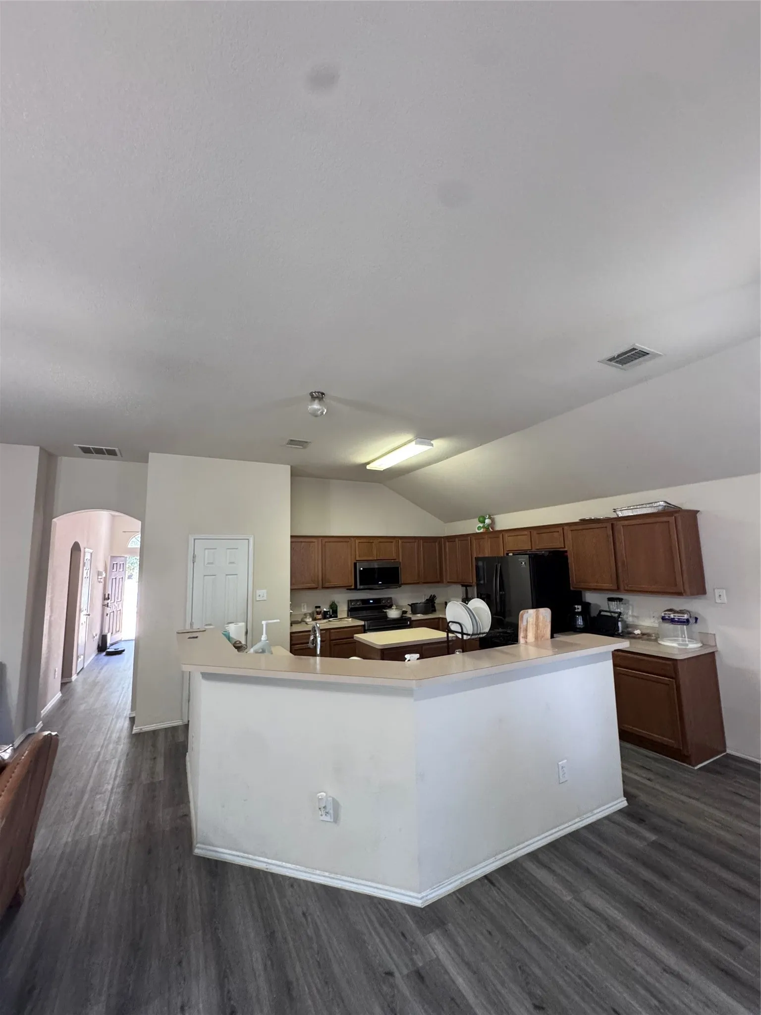 Single Family Residence For Rent in Dallas County , 6812 Wilhelmina Drive, Dallas, Texas 75237, 4 Bedroom, 2 Bathroom, 2 Garage spaces, 2,243 Sqft, built in 2006, mls#21397036, Real Estate Agent in Dallas, Homes For Rent in Dallas county, Homes For Rent in Dallas, Realtor in Dallas Texas, Real Estate Brokerage Independent Realty Texas, Luminita Cordes Realtor