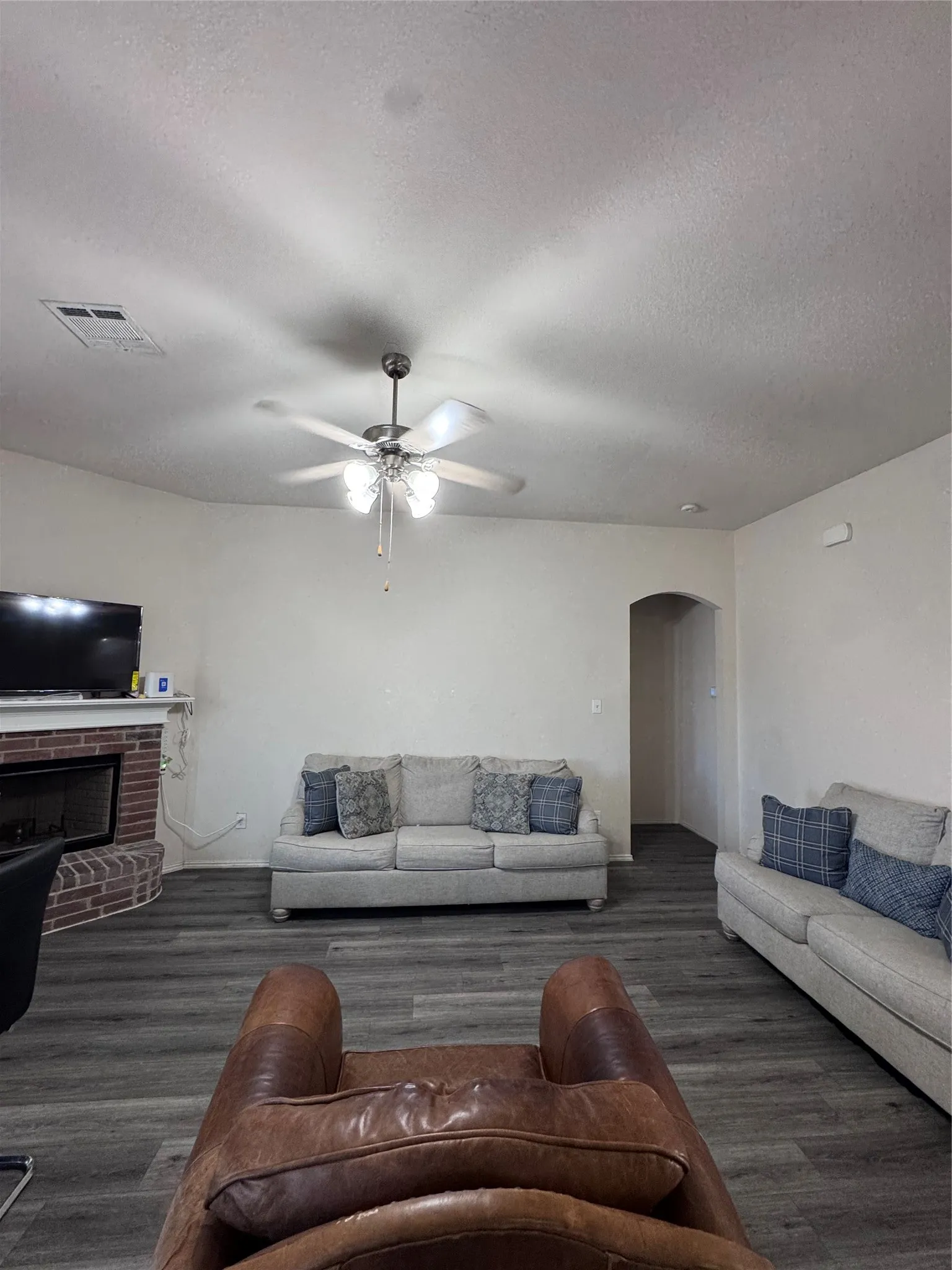 Single Family Residence For Rent in Dallas County , 6812 Wilhelmina Drive, Dallas, Texas 75237, 4 Bedroom, 2 Bathroom, 2 Garage spaces, 2,243 Sqft, built in 2006, mls#21397036, Real Estate Agent in Dallas, Homes For Rent in Dallas county, Homes For Rent in Dallas, Realtor in Dallas Texas, Real Estate Brokerage Independent Realty Texas, Luminita Cordes Realtor