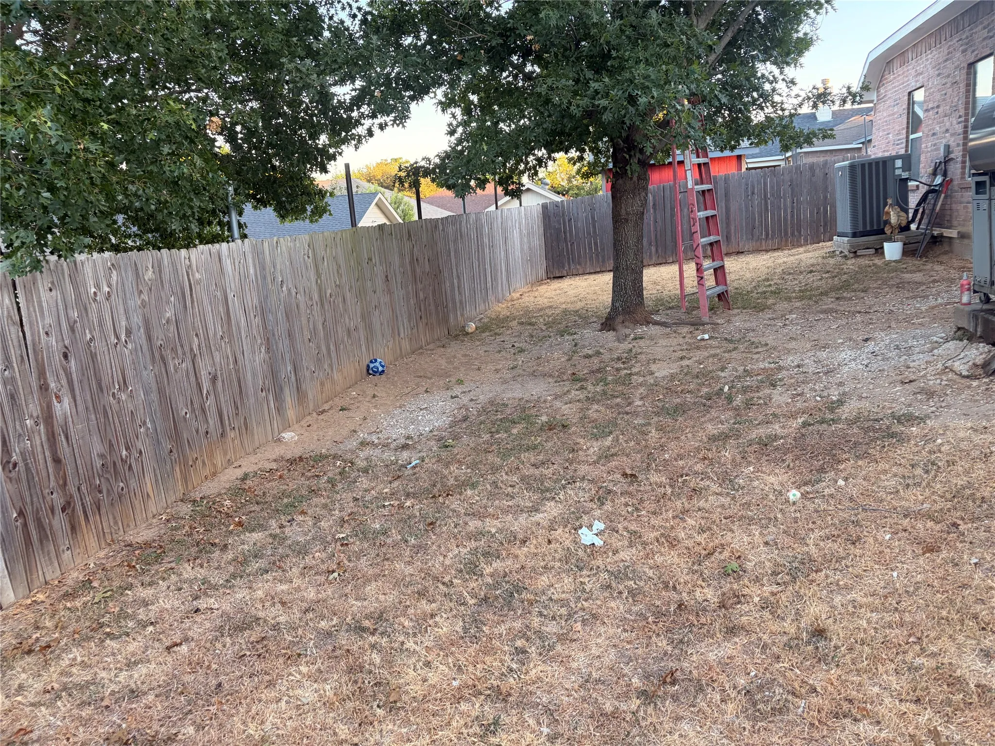 Single Family Residence For Rent in Dallas County , 6812 Wilhelmina Drive, Dallas, Texas 75237, 4 Bedroom, 2 Bathroom, 2 Garage spaces, 2,243 Sqft, built in 2006, mls#21397036, Real Estate Agent in Dallas, Homes For Rent in Dallas county, Homes For Rent in Dallas, Realtor in Dallas Texas, Real Estate Brokerage Independent Realty Texas, Luminita Cordes Realtor