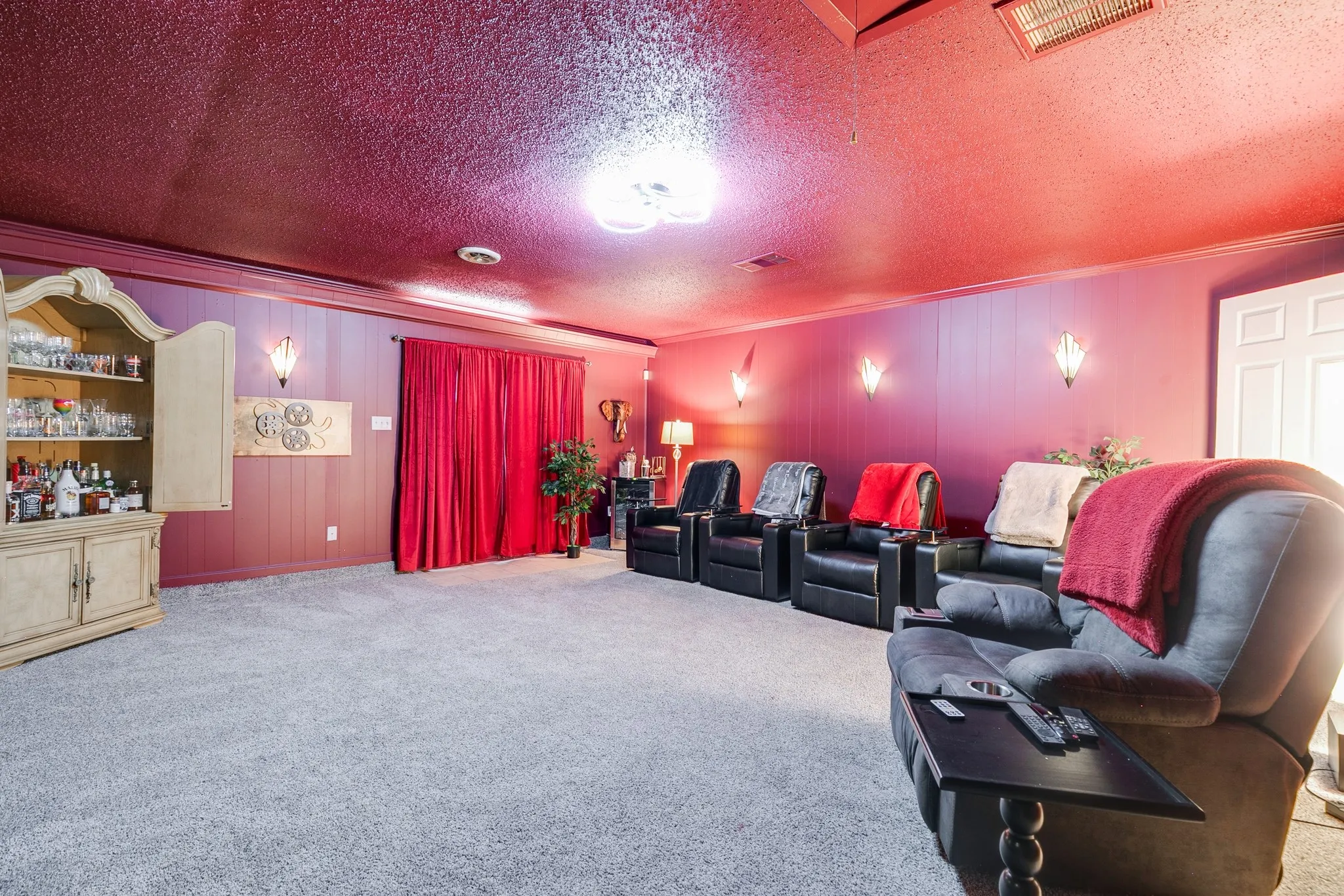 Single Family Residence For Sale in Dallas County , 2217 Homestead Place, Garland, Texas 75044, 3 Bedroom, 2 Bathroom, Garage spaces, 2,076 Sqft, built in 1971, mls#21401301, Real Estate Agent in Garland, Homes For Sale in Dallas county, Homes For Sale in Garland, Realtor in Garland Texas, Real Estate Brokerage Independent Realty Texas, Luminita Cordes Realtor