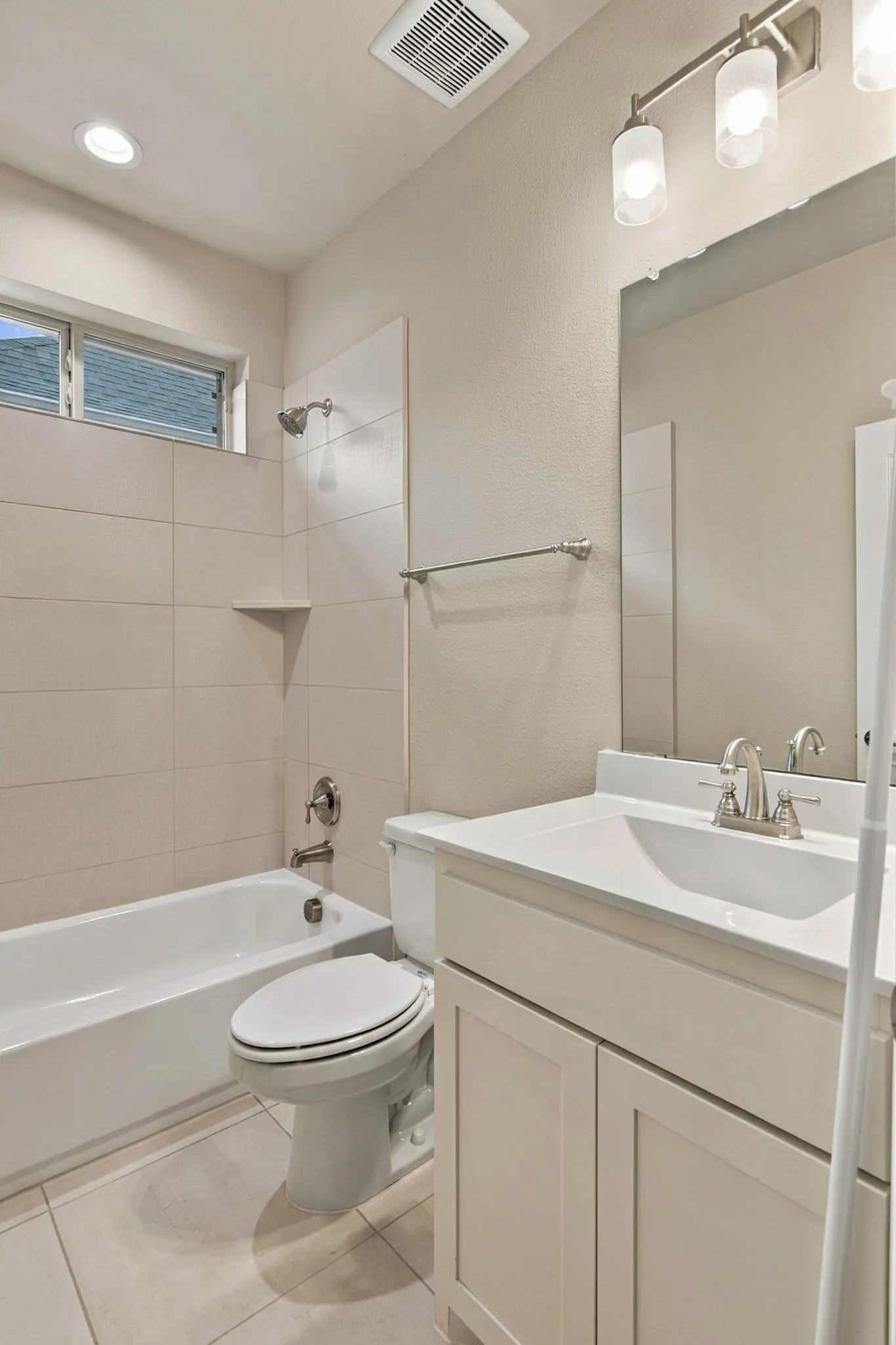 Single Family Residence For Rent in Tarrant County , 4733 Lafite Lane, Colleyville, Texas 76034, 4 Bedroom, 5 Bathroom, 2 Garage spaces, 3,498 Sqft, built in 2020, mls#21401197, Real Estate Agent in Colleyville, Homes For Rent in Tarrant county, Homes For Rent in Colleyville, Realtor in Colleyville Texas, Real Estate Brokerage Independent Realty Texas, Luminita Cordes Realtor