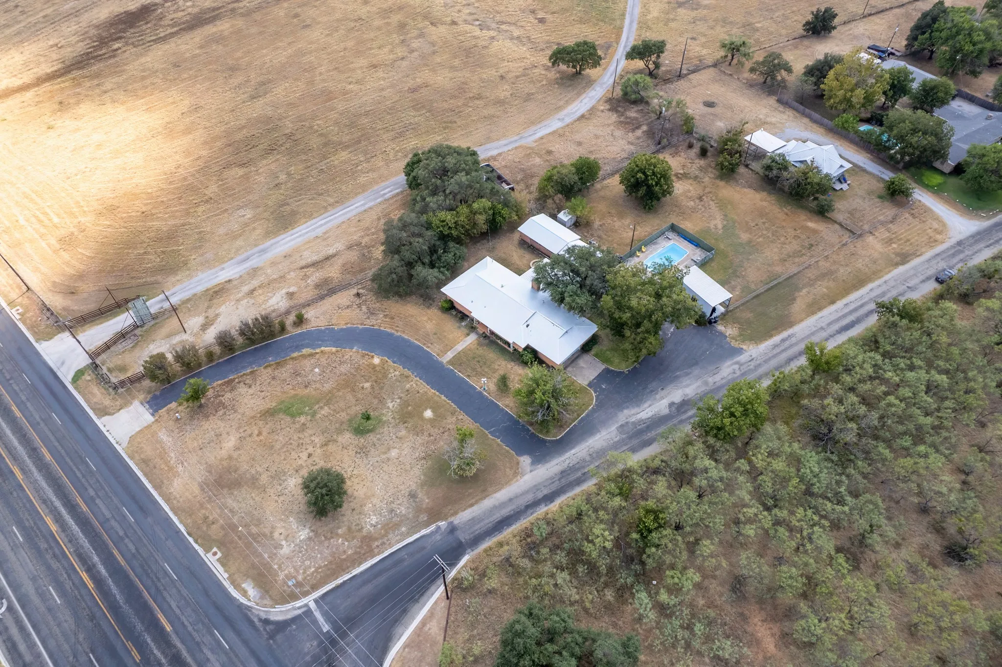 Single Family Residence For Sale in Brown County , 601 Garmon Drive, Early, Texas 76802, 3 Bedroom, 3 Bathroom, 2 Garage spaces, 2,128 Sqft, built in 1959, mls#21401233, Real Estate Agent in Early, Homes For Sale in Brown county, Homes For Sale in Early, Realtor in Early Texas, Real Estate Brokerage Independent Realty Texas, Luminita Cordes Realtor