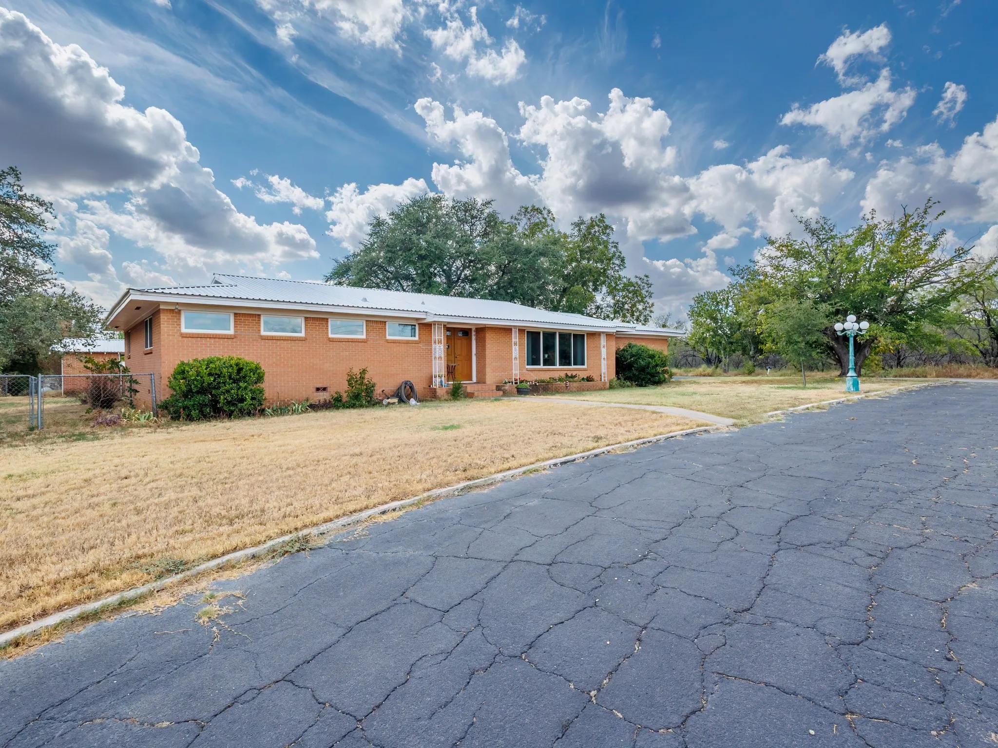 Single Family Residence For Sale in Brown County , 601 Garmon Drive, Early, Texas 76802, 3 Bedroom, 3 Bathroom, 2 Garage spaces, 2,128 Sqft, built in 1959, mls#21401233, Real Estate Agent in Early, Homes For Sale in Brown county, Homes For Sale in Early, Realtor in Early Texas, Real Estate Brokerage Independent Realty Texas, Luminita Cordes Realtor