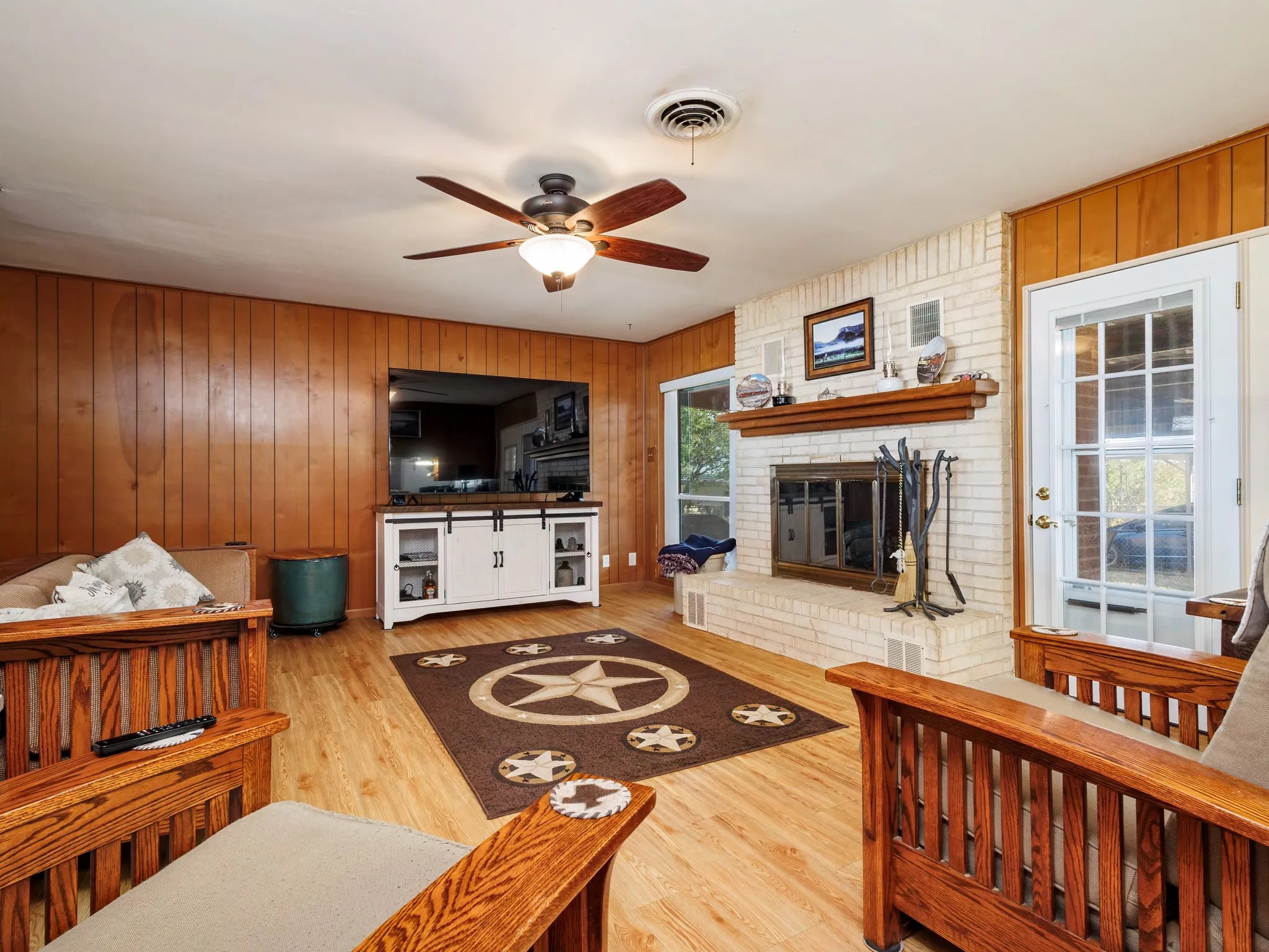 Single Family Residence For Sale in Brown County , 601 Garmon Drive, Early, Texas 76802, 3 Bedroom, 3 Bathroom, 2 Garage spaces, 2,128 Sqft, built in 1959, mls#21401233, Real Estate Agent in Early, Homes For Sale in Brown county, Homes For Sale in Early, Realtor in Early Texas, Real Estate Brokerage Independent Realty Texas, Luminita Cordes Realtor