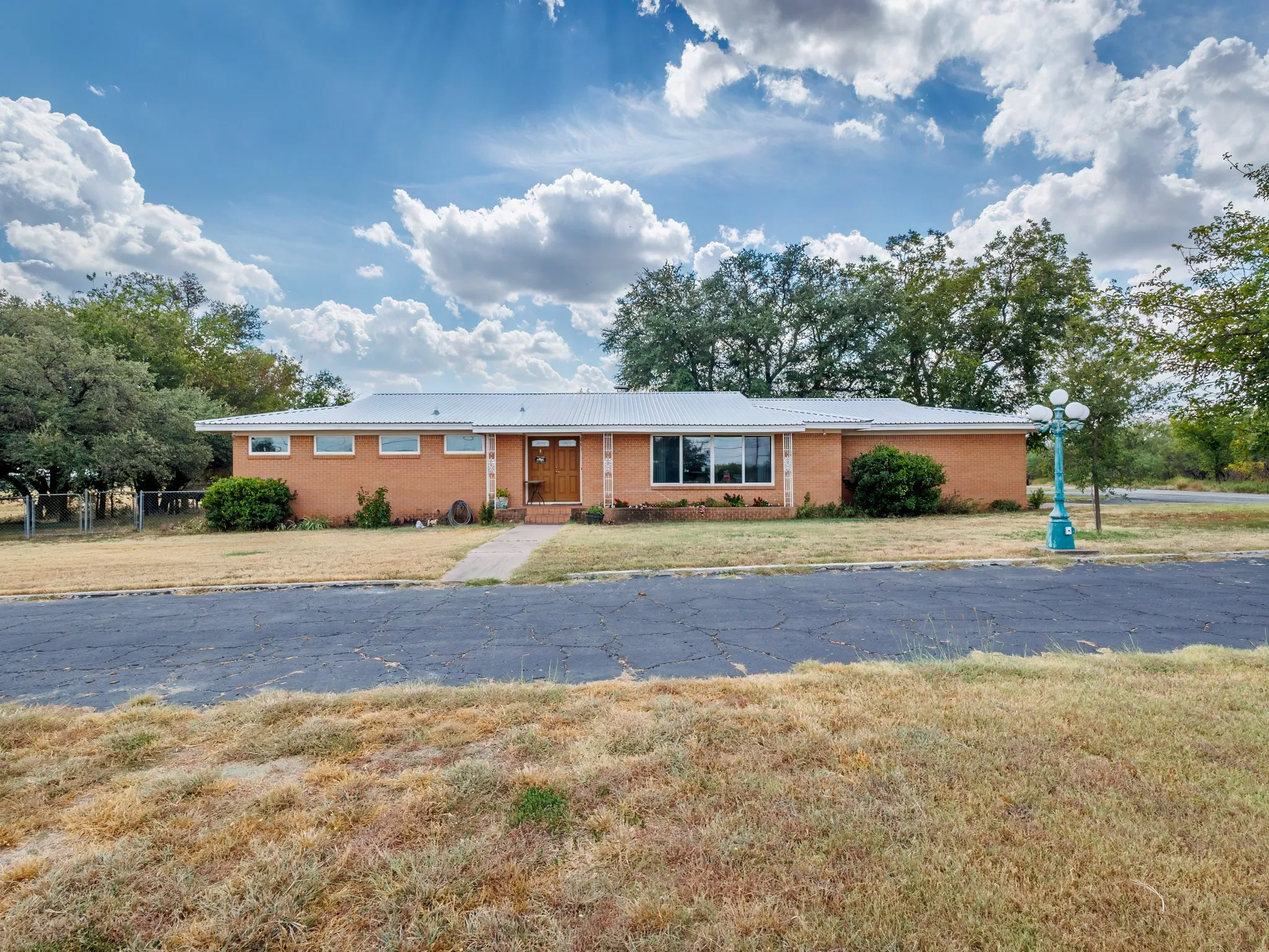 Single Family Residence For Sale in Brown County , 601 Garmon Drive, Early, Texas 76802, 3 Bedroom, 3 Bathroom, 2 Garage spaces, 2,128 Sqft, built in 1959, mls#21401233, Real Estate Agent in Early, Homes For Sale in Brown county, Homes For Sale in Early, Realtor in Early Texas, Real Estate Brokerage Independent Realty Texas, Luminita Cordes Realtor