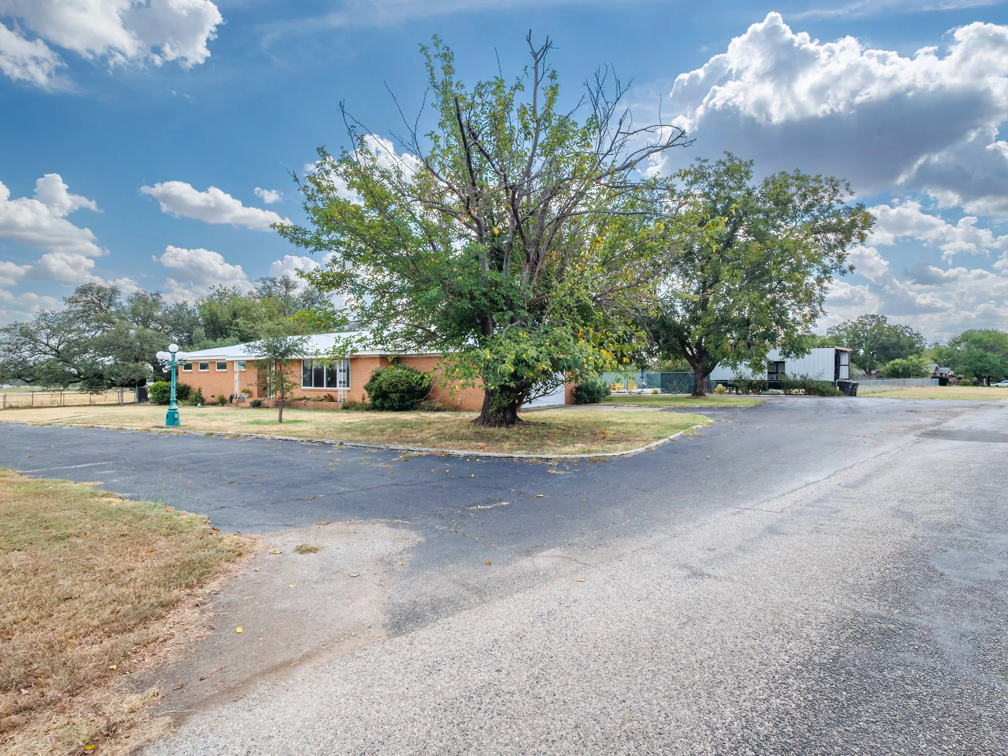 Single Family Residence For Sale in Brown County , 601 Garmon Drive, Early, Texas 76802, 3 Bedroom, 3 Bathroom, 2 Garage spaces, 2,128 Sqft, built in 1959, mls#21401233, Real Estate Agent in Early, Homes For Sale in Brown county, Homes For Sale in Early, Realtor in Early Texas, Real Estate Brokerage Independent Realty Texas, Luminita Cordes Realtor