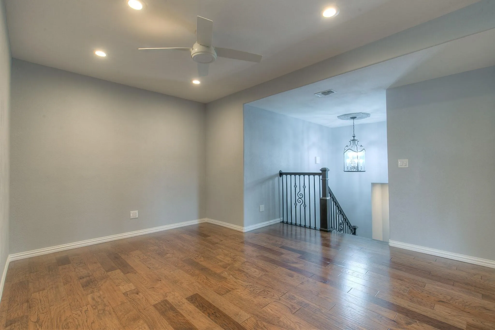 Single Family Residence For Sale in Hood County , 419 Sky Harbour Court, Granbury, Texas 76049, 5 Bedroom, 4 Bathroom, 2 Garage spaces, 3,896 Sqft, built in 1978, mls#21401304, Real Estate Agent in Granbury, Homes For Sale in Hood county, Homes For Sale in Granbury, Realtor in Granbury Texas, Real Estate Brokerage Independent Realty Texas, Luminita Cordes Realtor