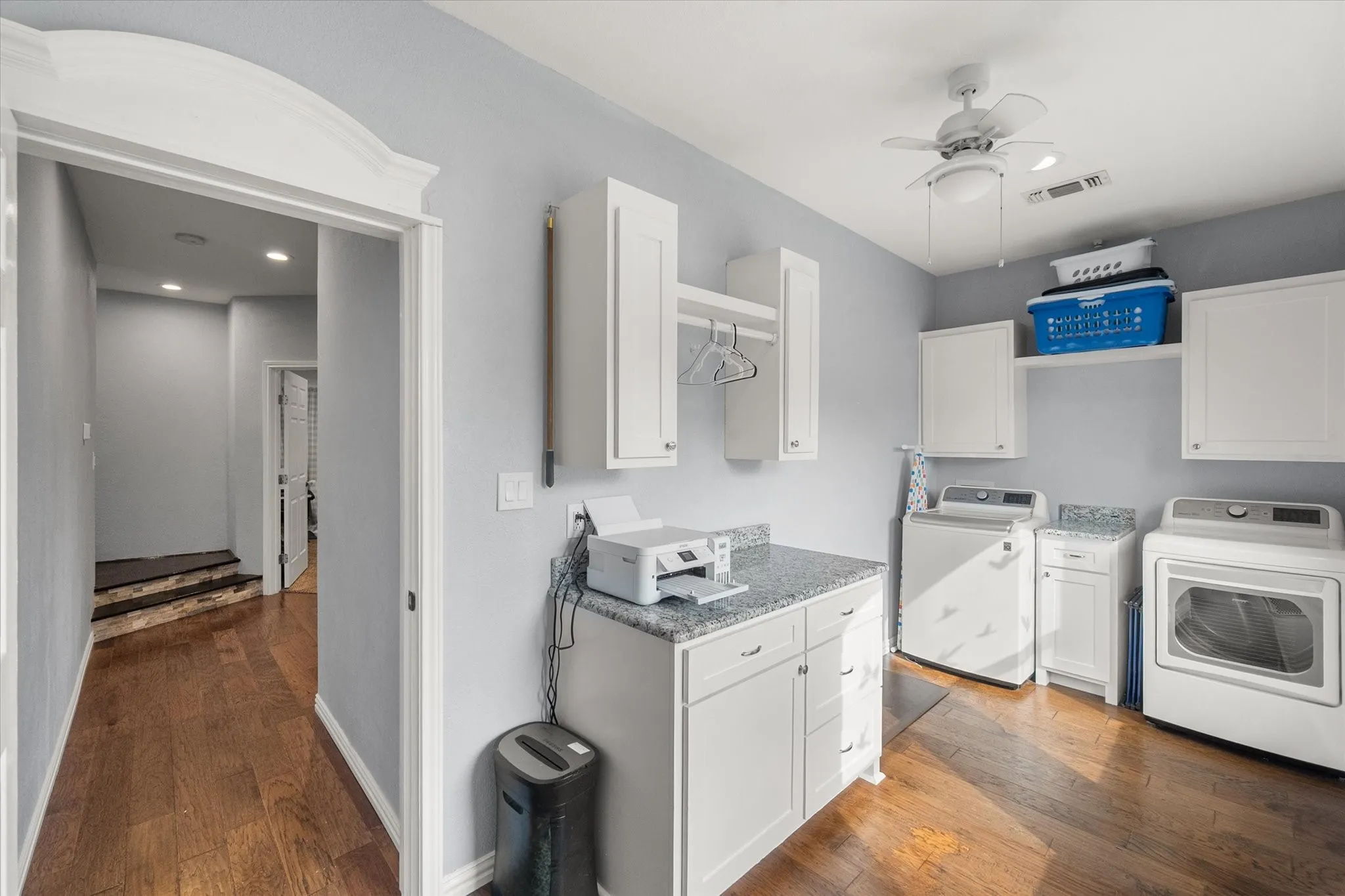 Single Family Residence For Sale in Hood County , 419 Sky Harbour Court, Granbury, Texas 76049, 5 Bedroom, 4 Bathroom, 2 Garage spaces, 3,896 Sqft, built in 1978, mls#21401304, Real Estate Agent in Granbury, Homes For Sale in Hood county, Homes For Sale in Granbury, Realtor in Granbury Texas, Real Estate Brokerage Independent Realty Texas, Luminita Cordes Realtor
