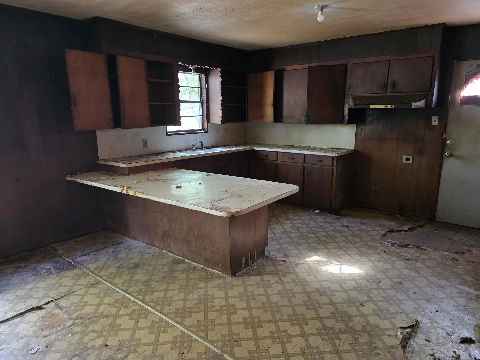 Single Family Residence For Sale in Wood County , 2329 S State Highway 37, Mineola, Texas 75773, 3 Bedroom, 1 Bathroom, Garage spaces, 1,364 Sqft, built in 1970, mls#21401308, Real Estate Agent in Mineola, Homes For Sale in Wood county, Homes For Sale in Mineola, Realtor in Mineola Texas, Real Estate Brokerage Independent Realty Texas, Luminita Cordes Realtor
