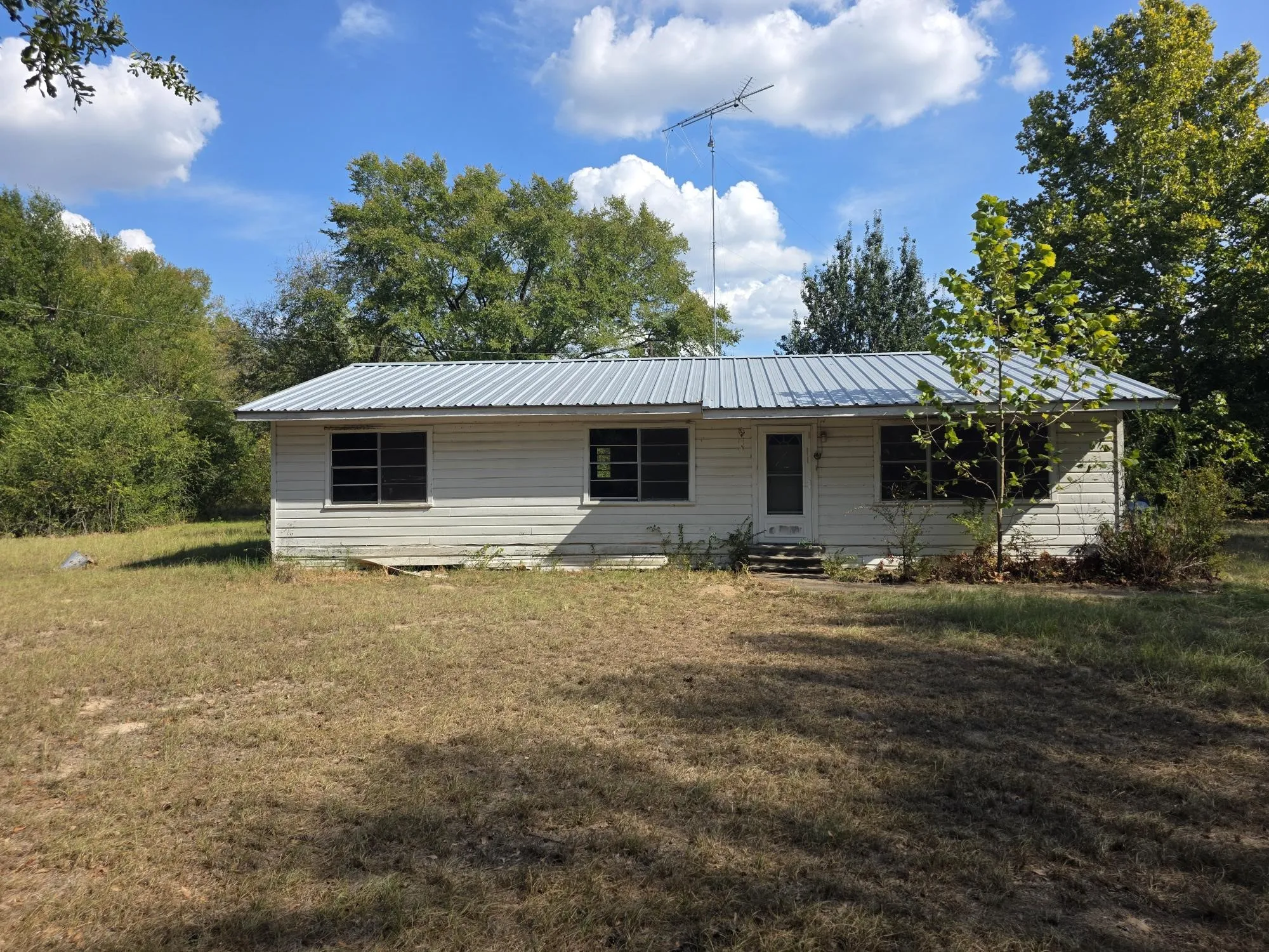 Single Family Residence For Sale in Wood County , 2329 S State Highway 37, Mineola, Texas 75773, 3 Bedroom, 1 Bathroom, Garage spaces, 1,364 Sqft, built in 1970, mls#21401308, Real Estate Agent in Mineola, Homes For Sale in Wood county, Homes For Sale in Mineola, Realtor in Mineola Texas, Real Estate Brokerage Independent Realty Texas, Luminita Cordes Realtor