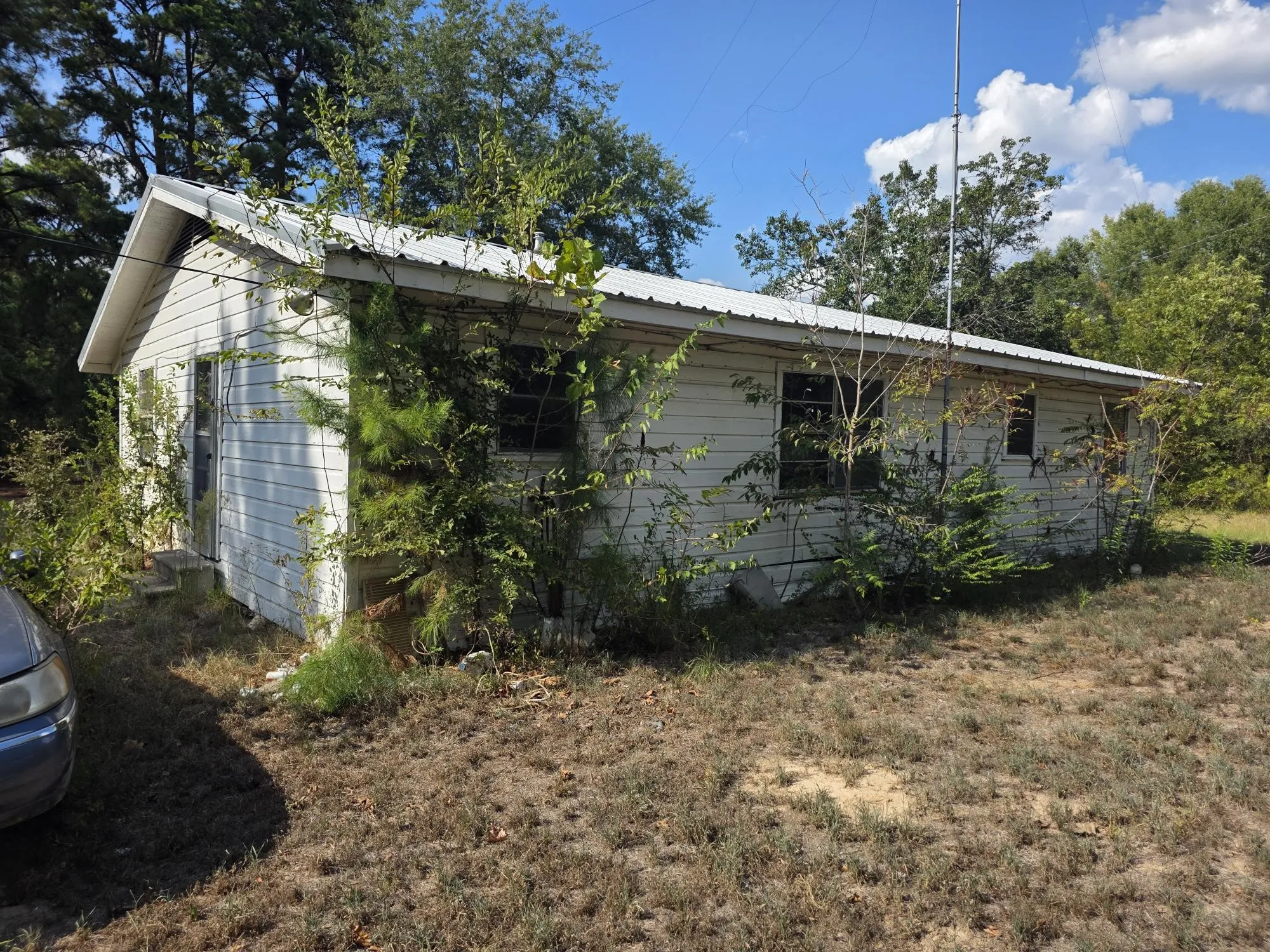 Single Family Residence For Sale in Wood County , 2329 S State Highway 37, Mineola, Texas 75773, 3 Bedroom, 1 Bathroom, Garage spaces, 1,364 Sqft, built in 1970, mls#21401308, Real Estate Agent in Mineola, Homes For Sale in Wood county, Homes For Sale in Mineola, Realtor in Mineola Texas, Real Estate Brokerage Independent Realty Texas, Luminita Cordes Realtor
